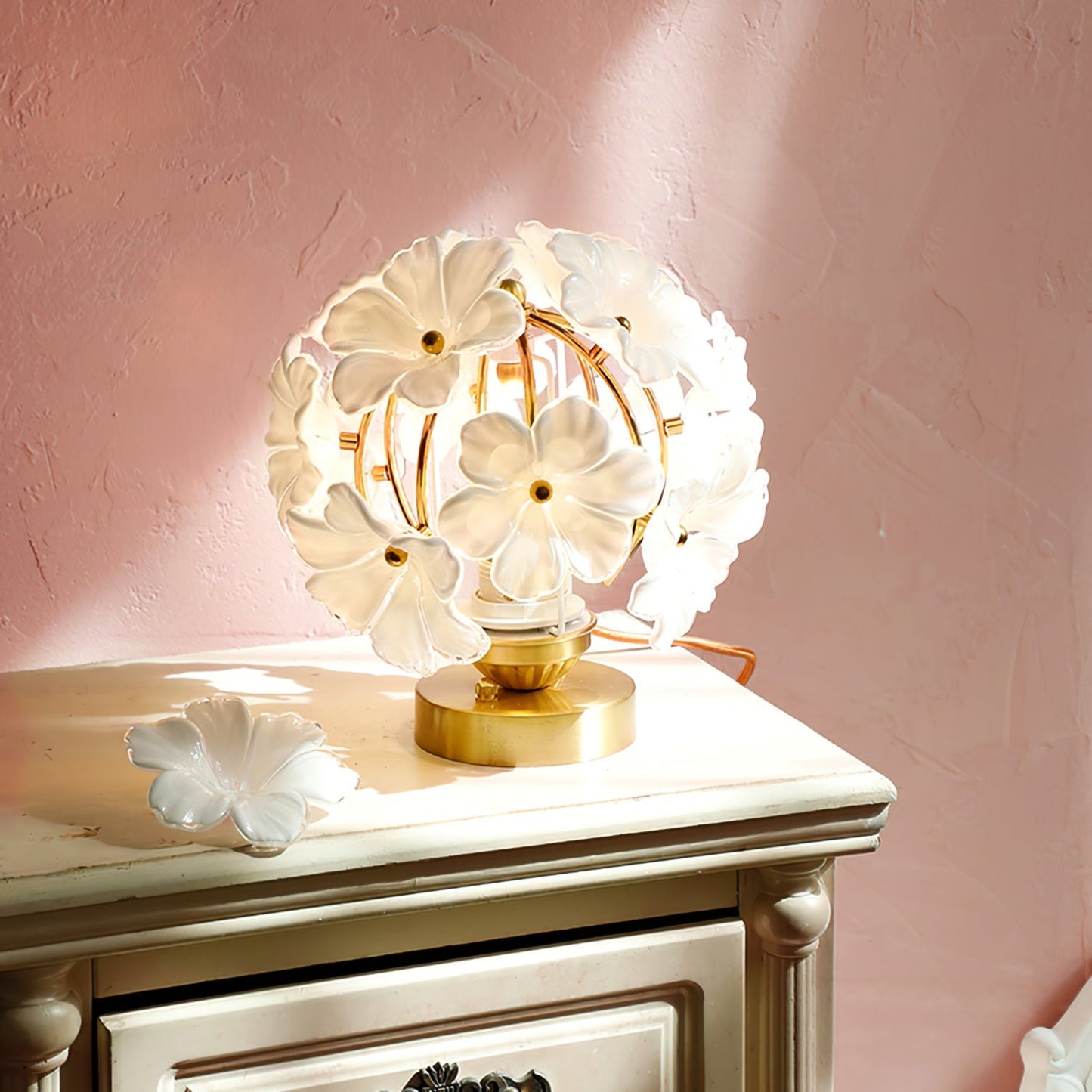 GraceBloom - Blomsterbordlampe