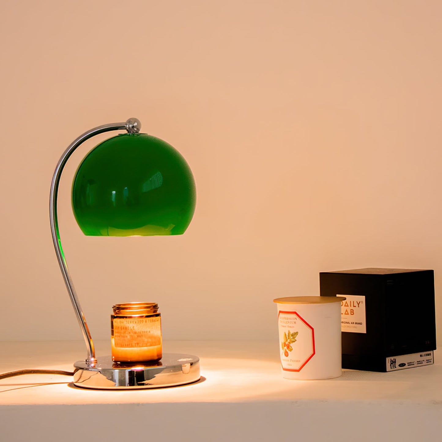 CandleGlow - Bordlampe med stearinlys og moderne finish