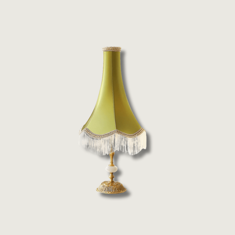 ElegantGlow – Bordlampe med marmorfod og kvastdetalje