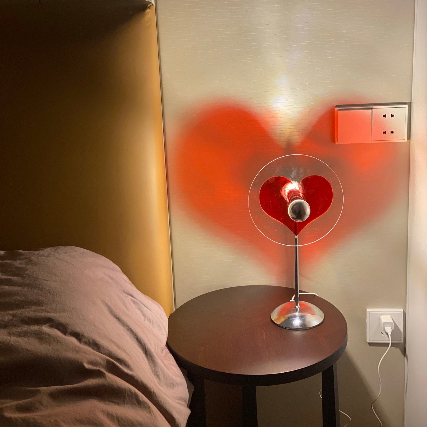 HeartBeam - Tischlampe mit Metallschirm und wiederaufladbarer LED