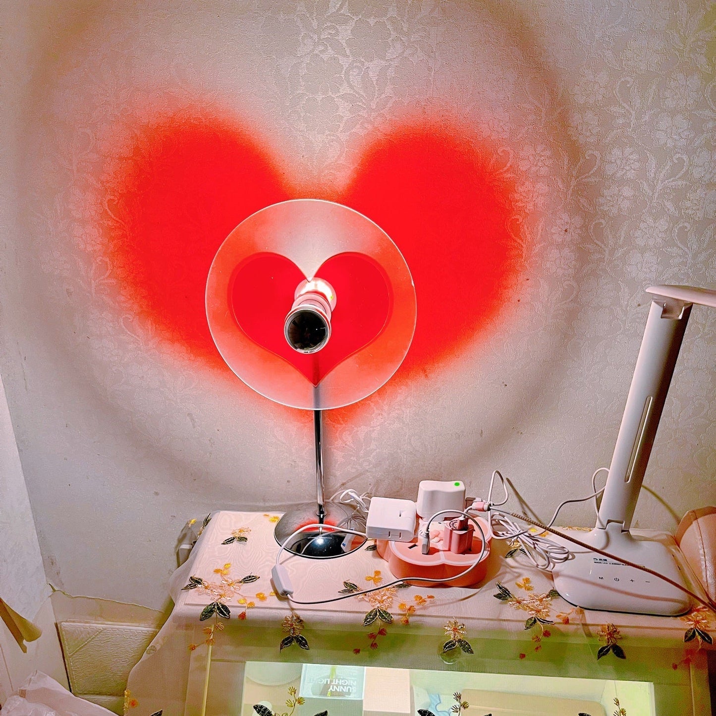 HeartBeam - Tischlampe mit Metallschirm und wiederaufladbarer LED