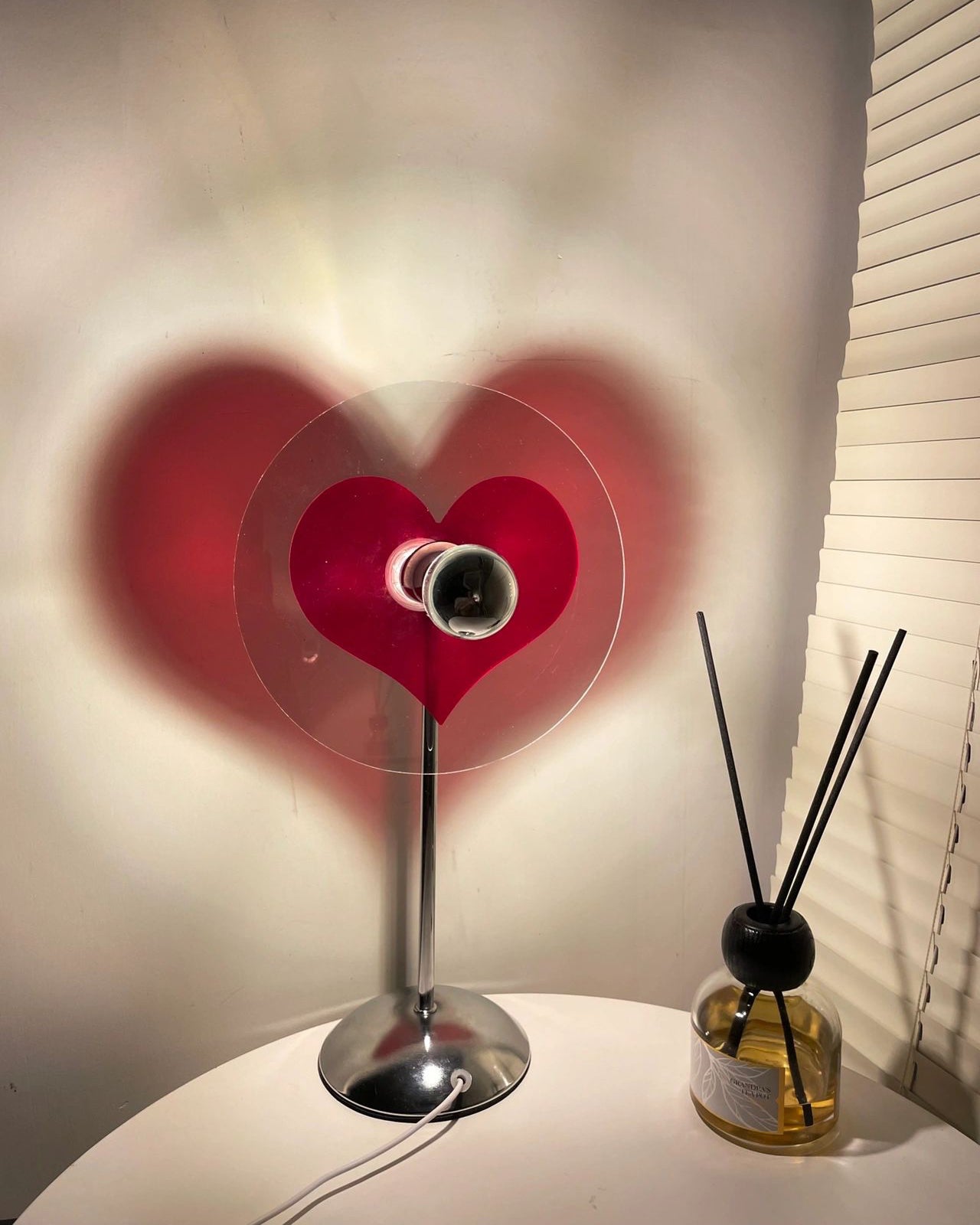 HeartBeam - Tischlampe mit Metallschirm und wiederaufladbarer LED