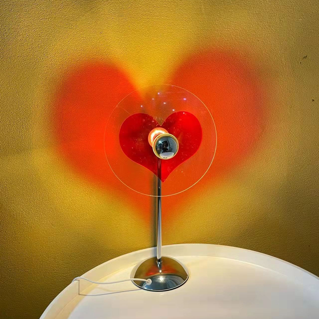 HeartBeam - Tischlampe mit Metallschirm und wiederaufladbarer LED