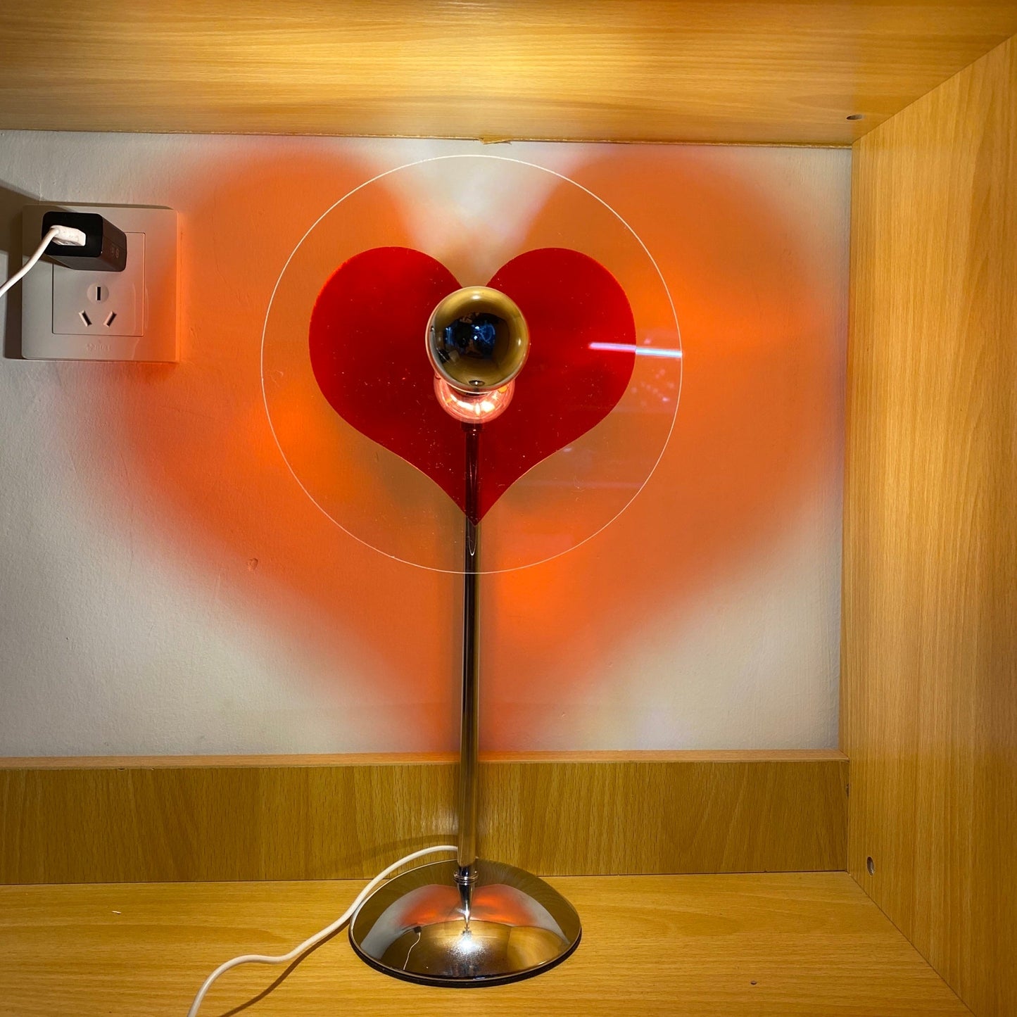 HeartBeam - Tischlampe mit Metallschirm und wiederaufladbarer LED