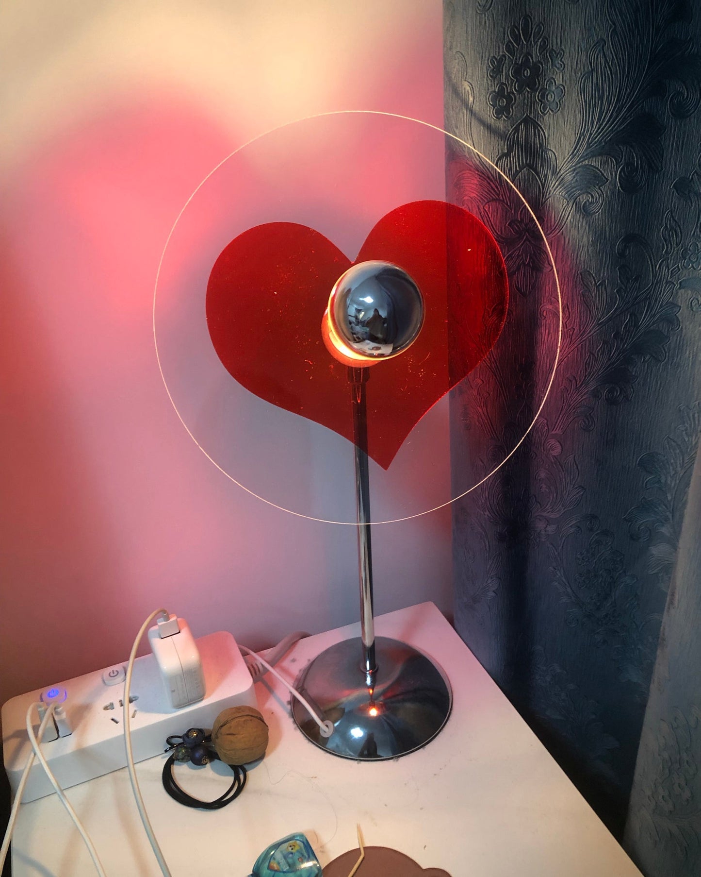 HeartBeam - Tischlampe mit Metallschirm und wiederaufladbarer LED