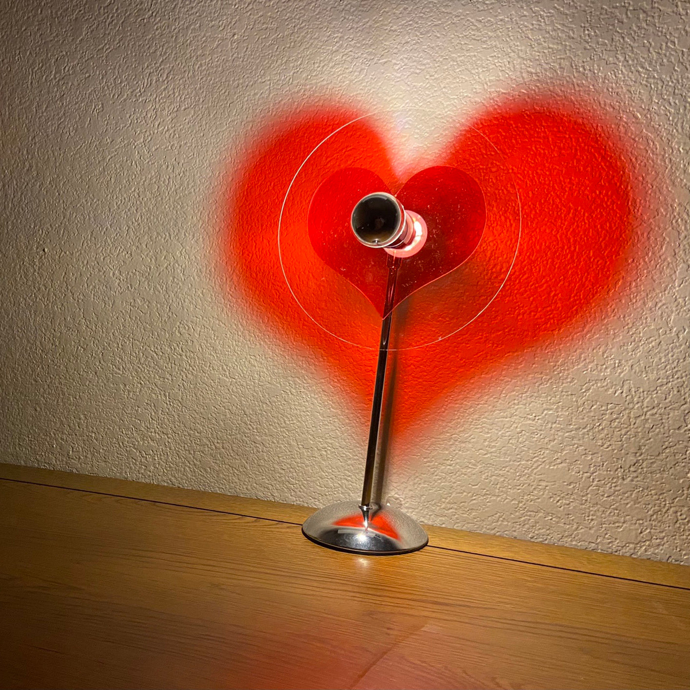 HeartBeam - Tischlampe mit Metallschirm und wiederaufladbarer LED