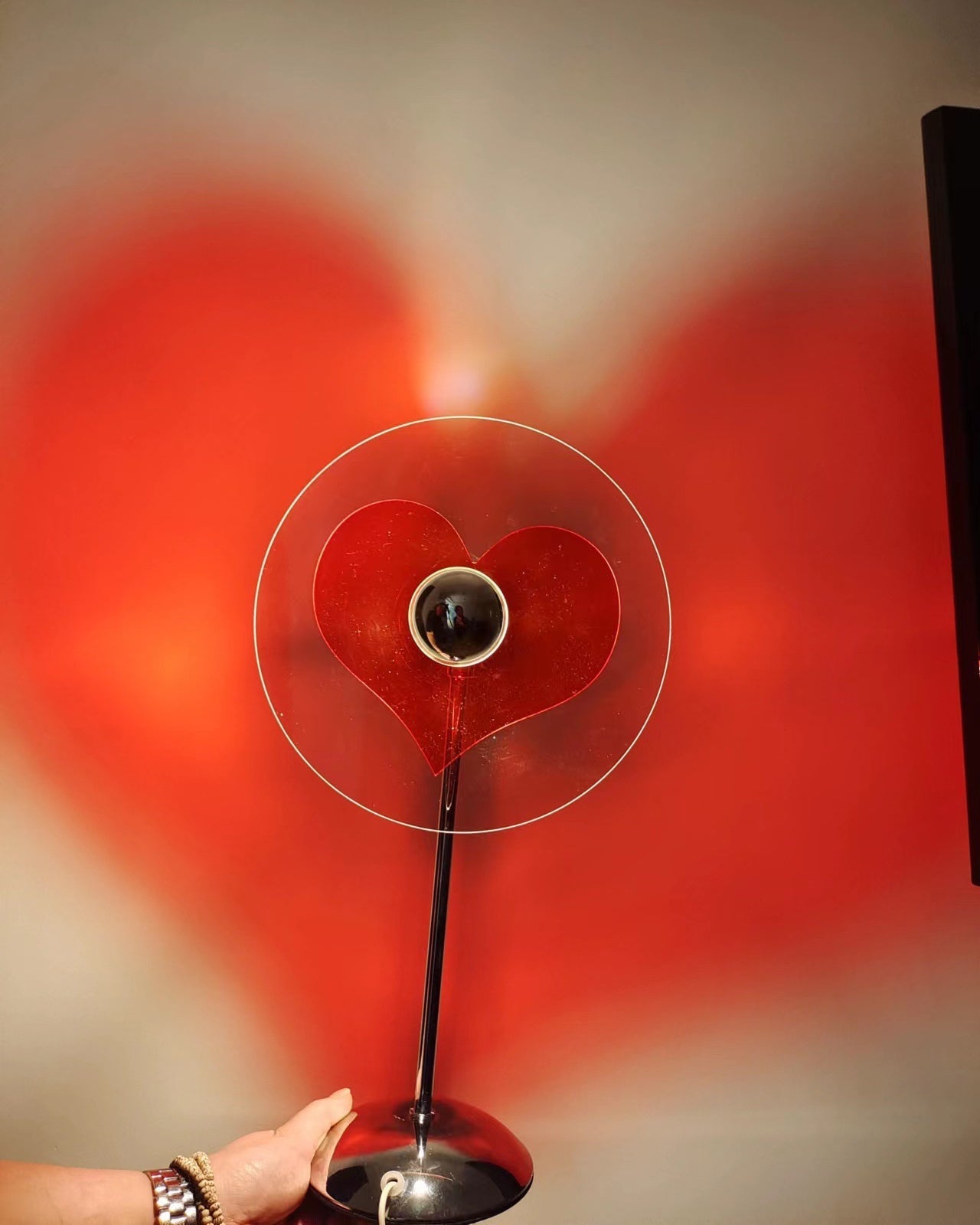 HeartBeam - Tischlampe mit Metallschirm und wiederaufladbarer LED