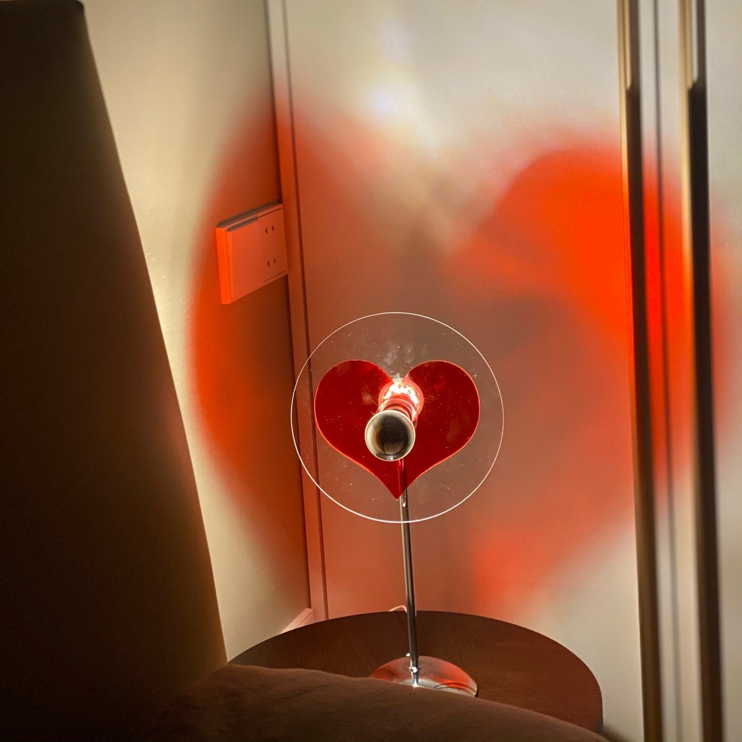 HeartBeam - Tischlampe mit Metallschirm und wiederaufladbarer LED