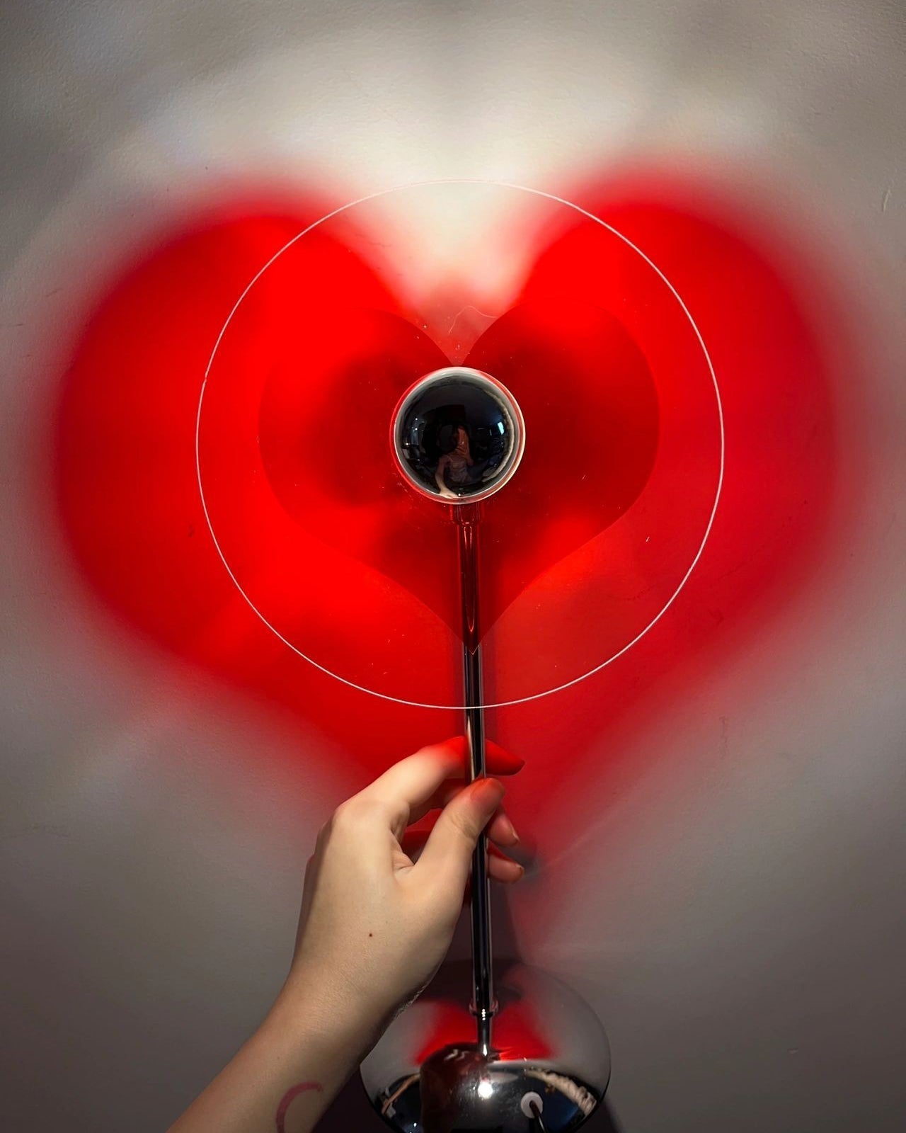 HeartBeam - Tischlampe mit Metallschirm und wiederaufladbarer LED