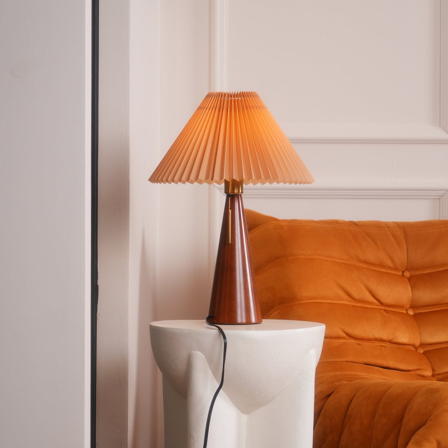 TimberLight - Moderne træ- og metallampe til bord