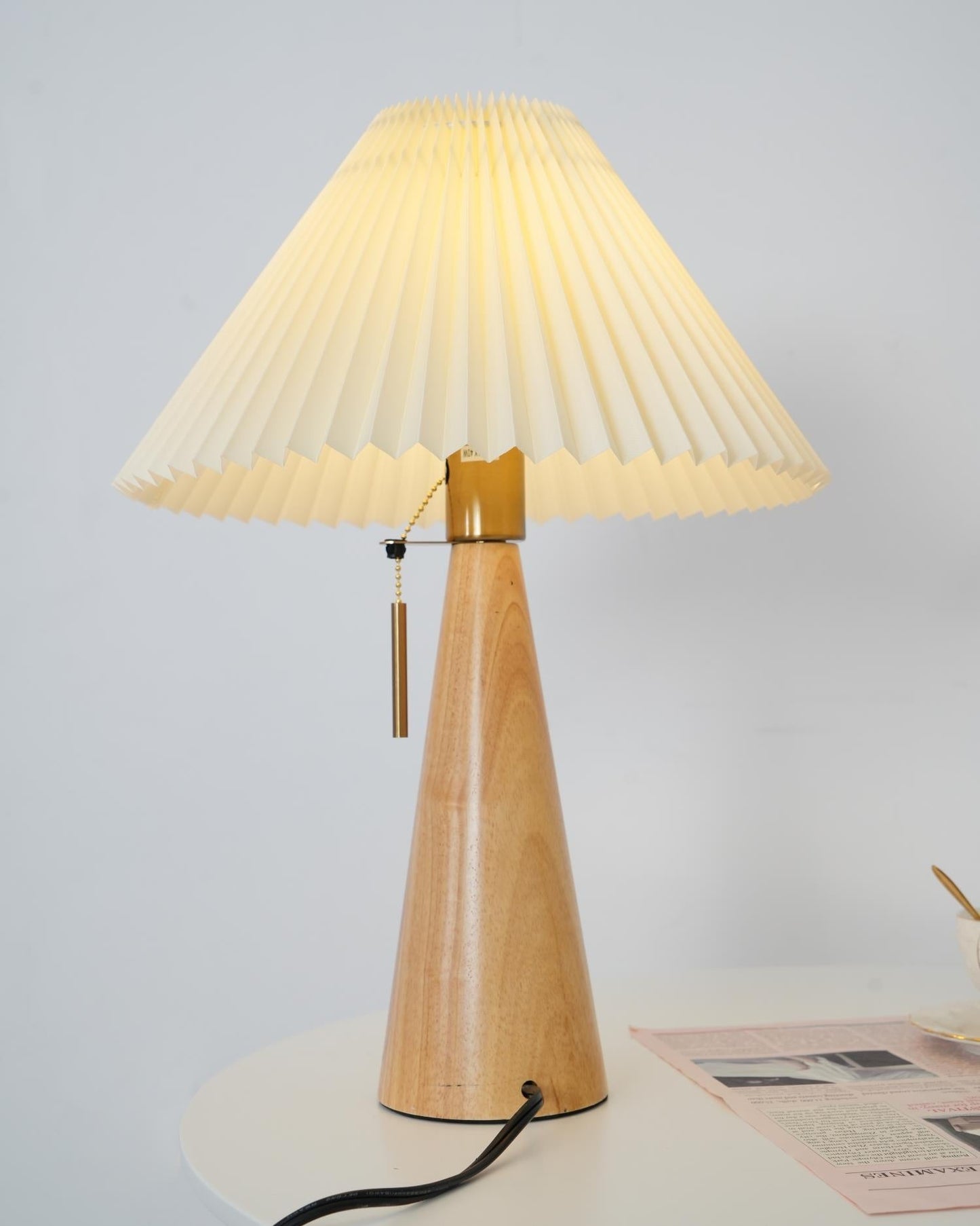 TimberLight - Moderne træ- og metallampe til bord