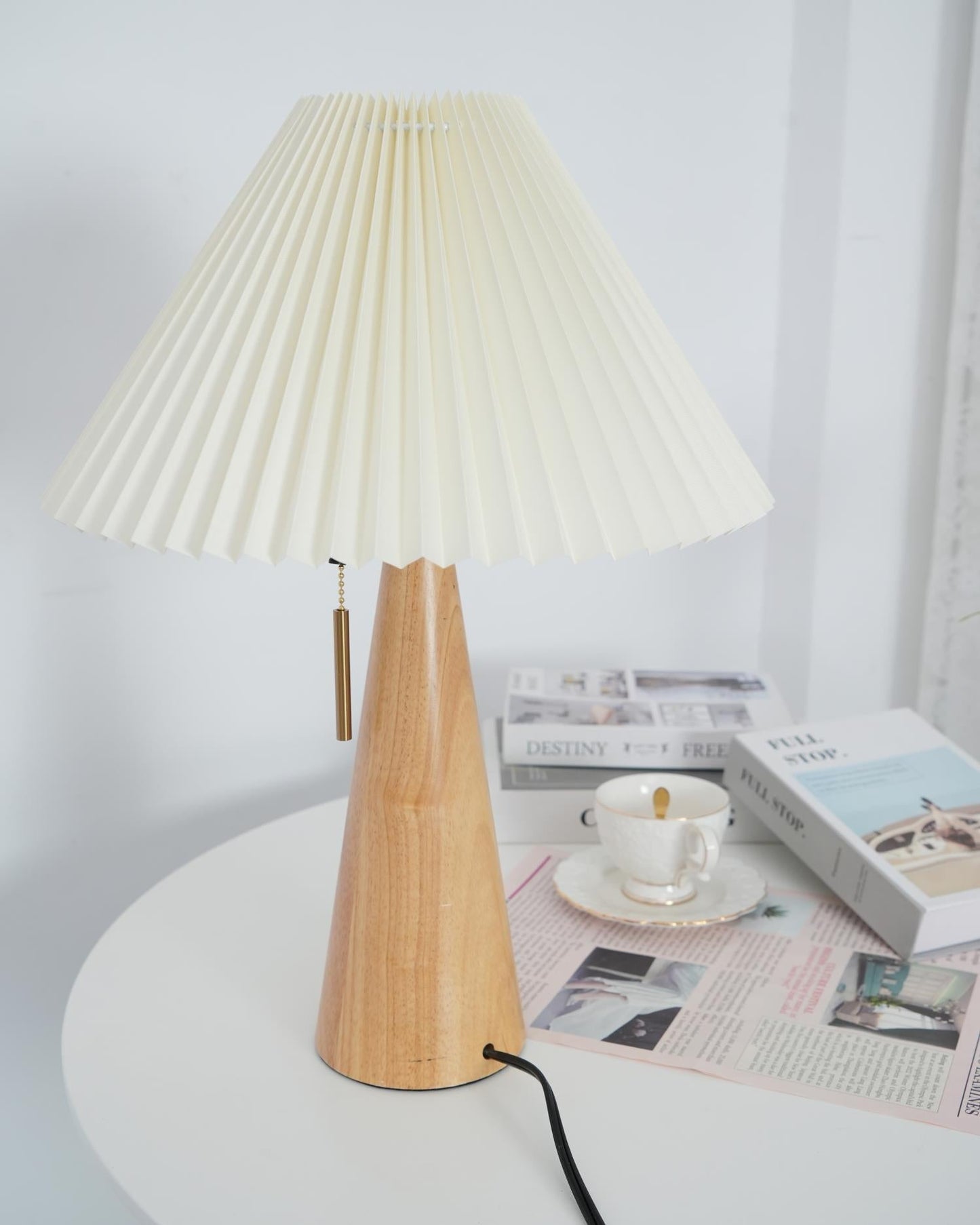 TimberLight - Moderne træ- og metallampe til bord