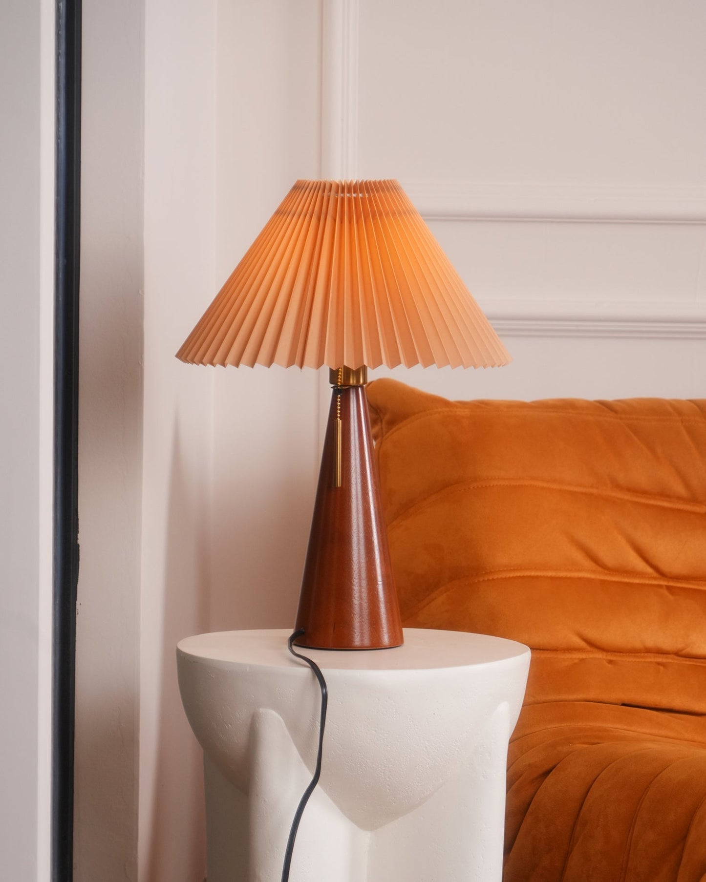TimberLight - Moderne træ- og metallampe til bord