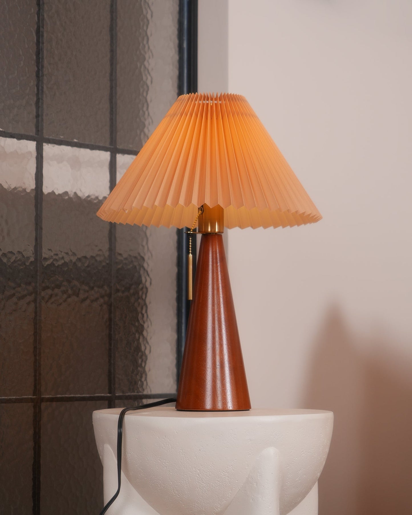 TimberLight - Moderne træ- og metallampe til bord