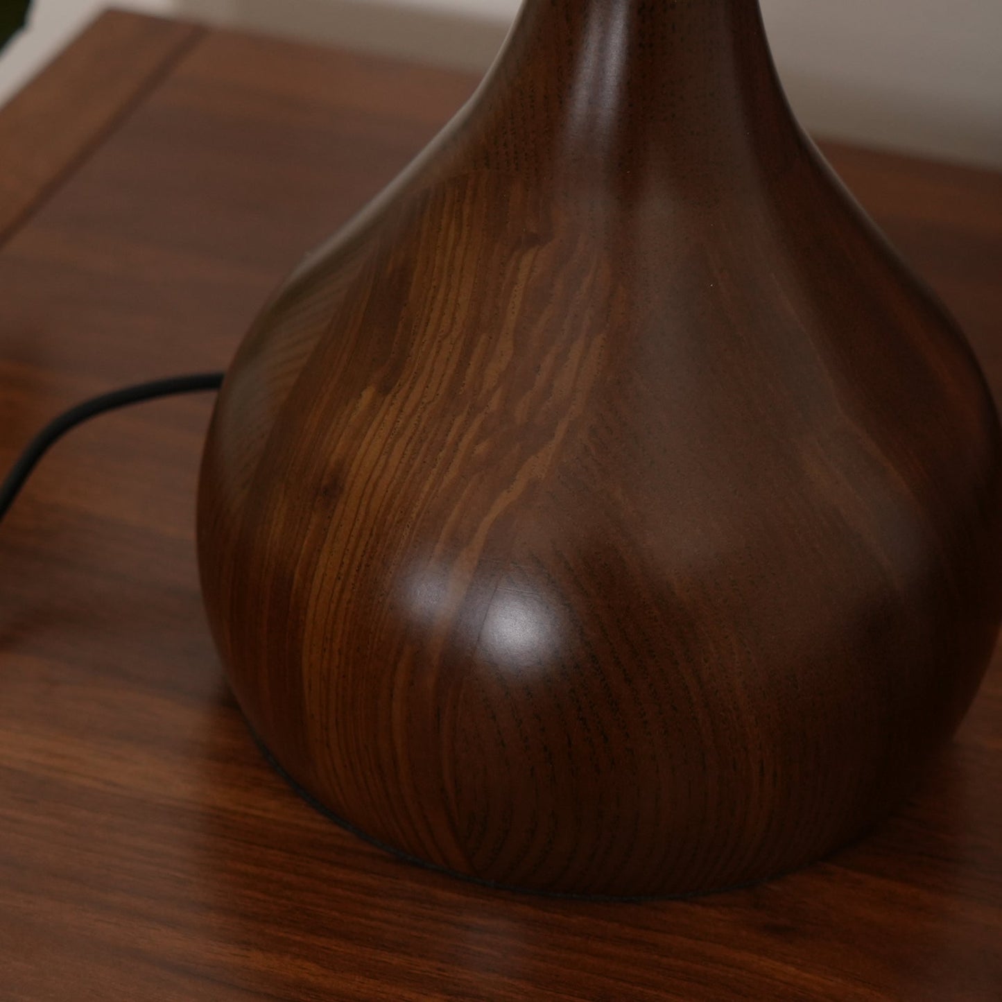 WoodLuxe - Lampe de table design avec LED réglable