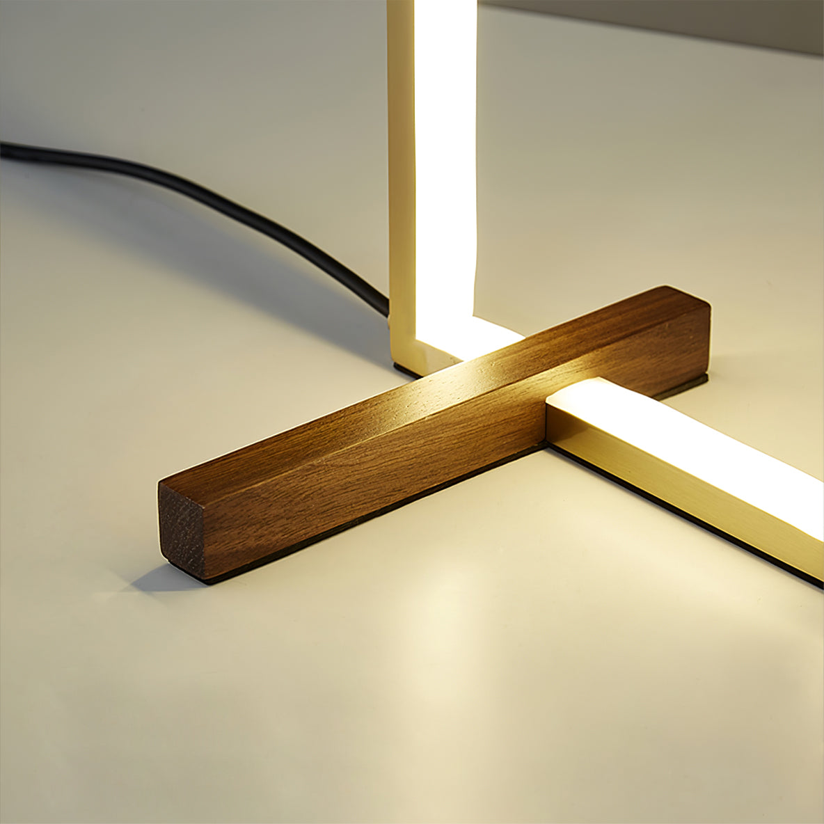 MireAura - Træbordlampe