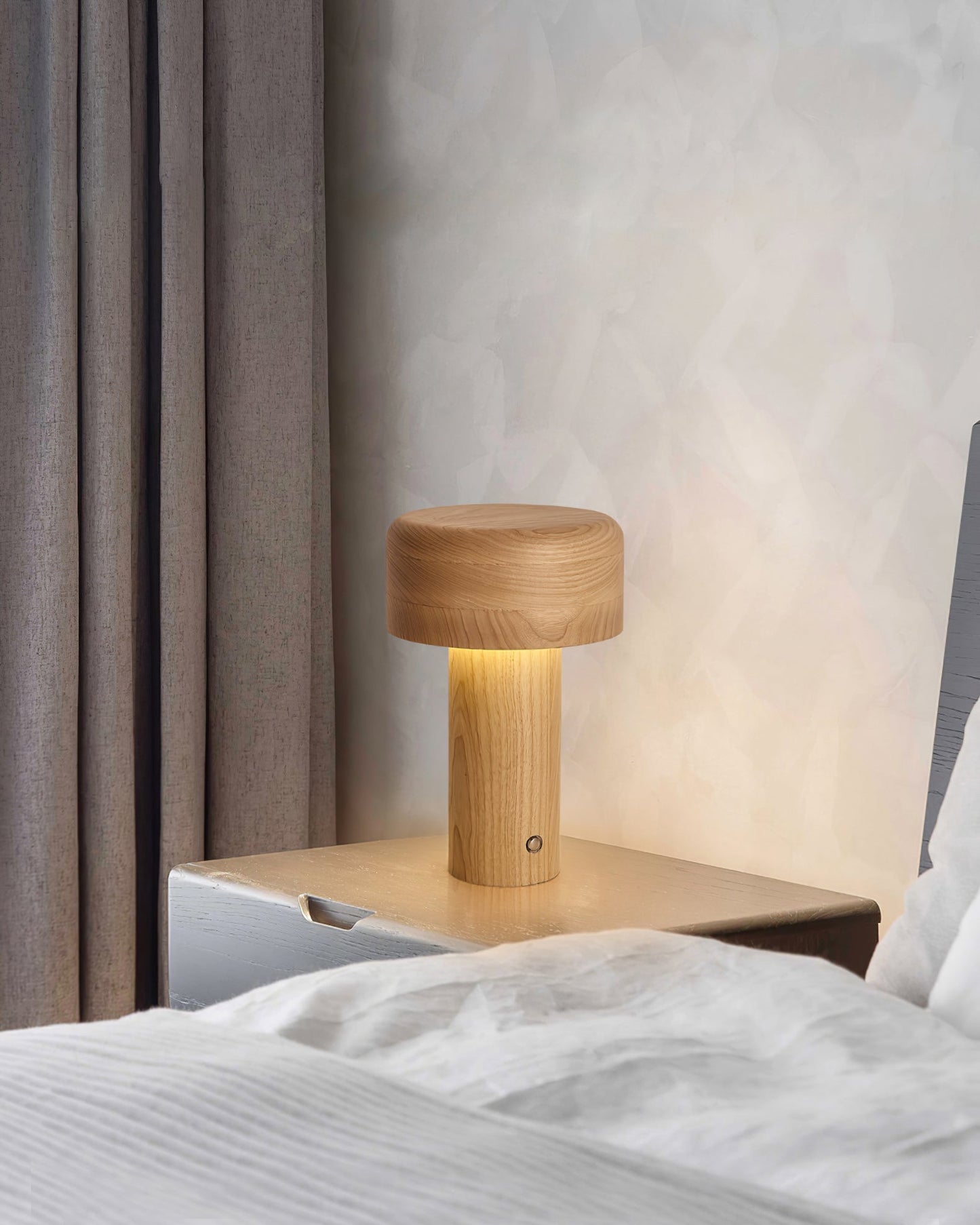 WoodenLuxe - Bordlampe med minimalistisk tårnstil og blødt lys