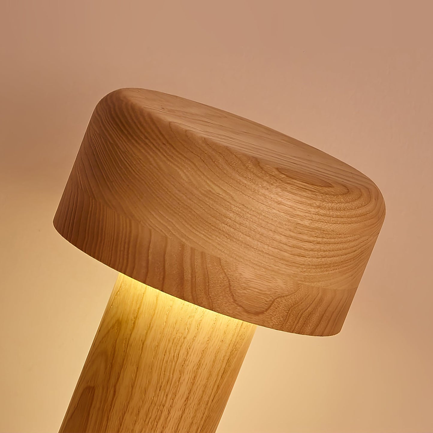 WoodenLuxe - Bordlampe med minimalistisk tårnstil og blødt lys