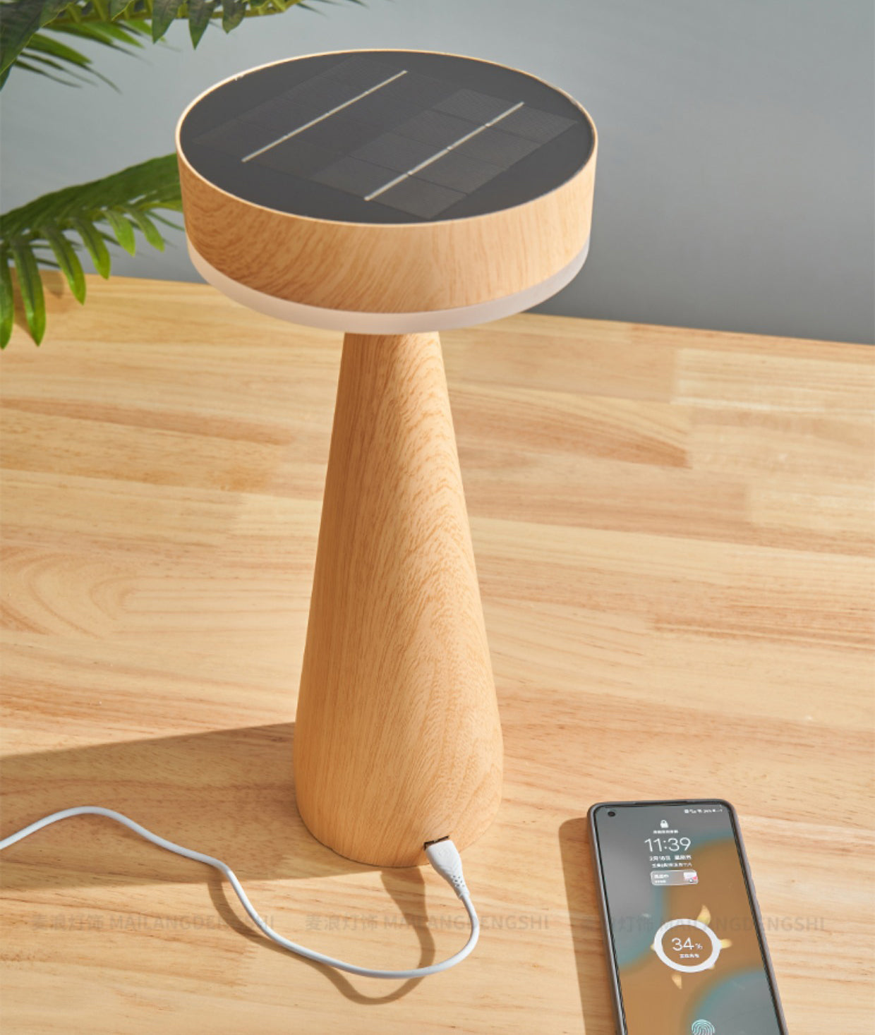 LighthouseLuxe - Bordlampe med genopladelig funktion og havinspiration