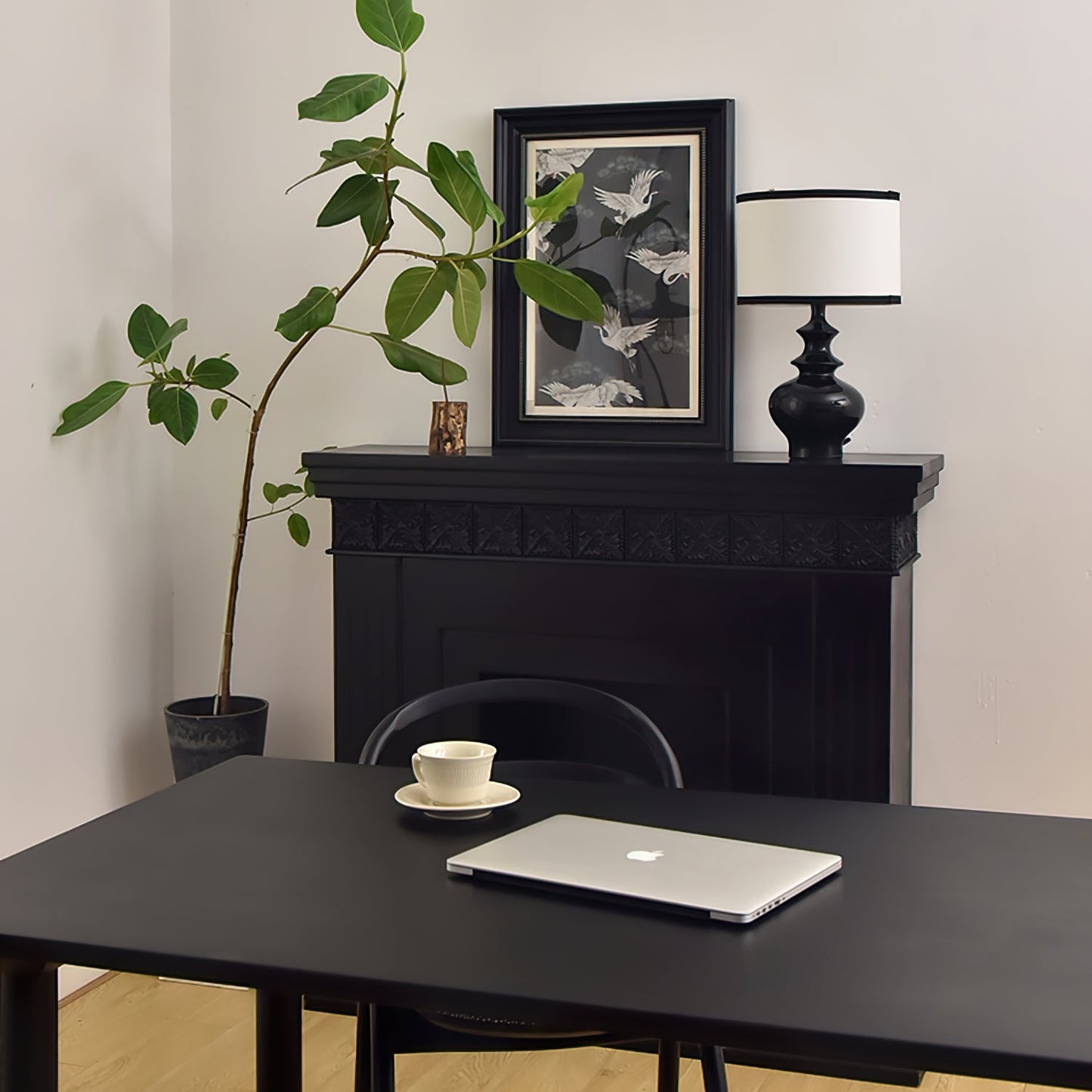 JarrigeLicht - Table Lamp with Vintage Inspired Shape and Subtle Lighting