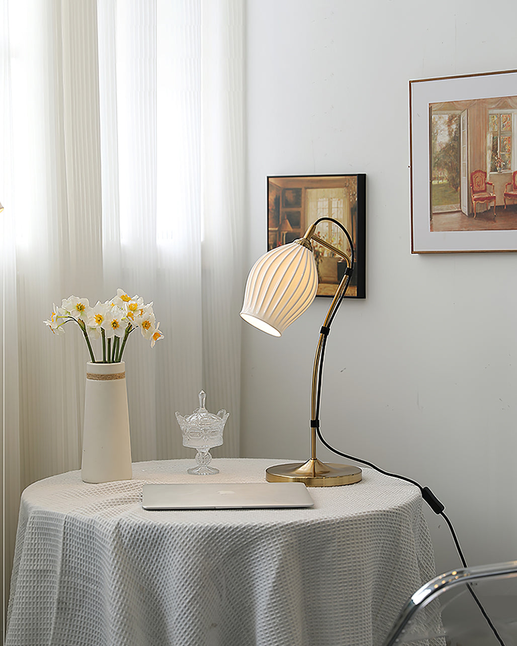 SculpturaLite – Ceramic Table Lamp with Ribbed Structure
