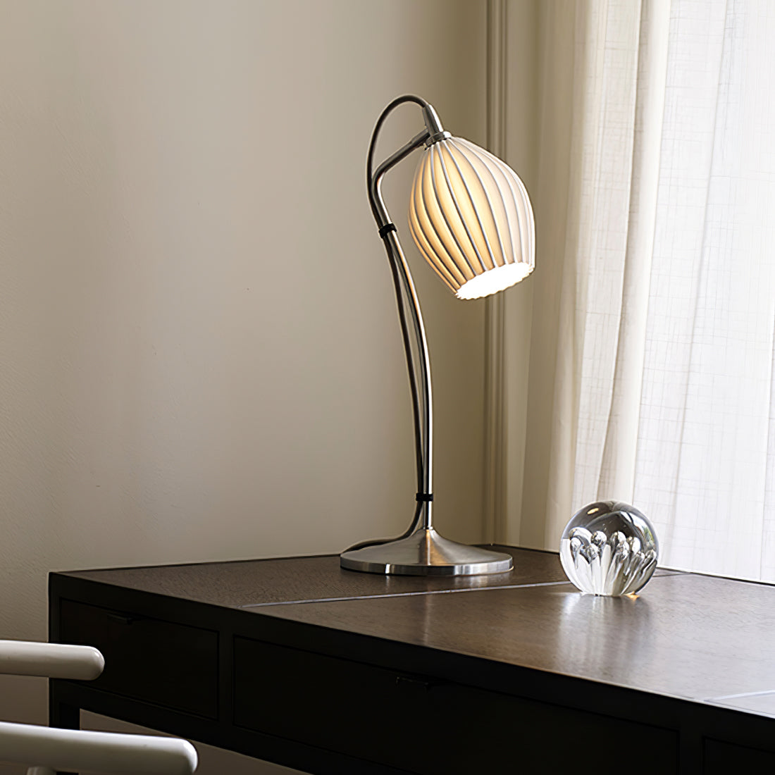 SculpturaLite – Ceramic Table Lamp with Ribbed Structure