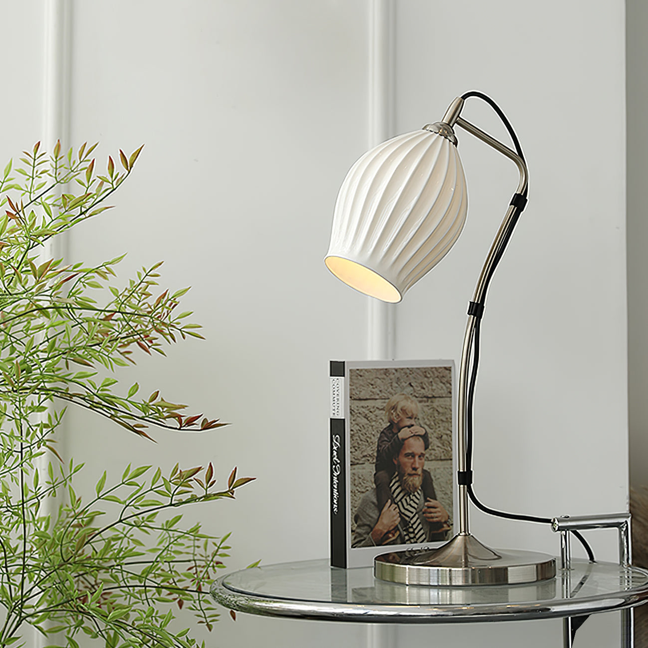 SculpturaLite – Ceramic Table Lamp with Ribbed Structure