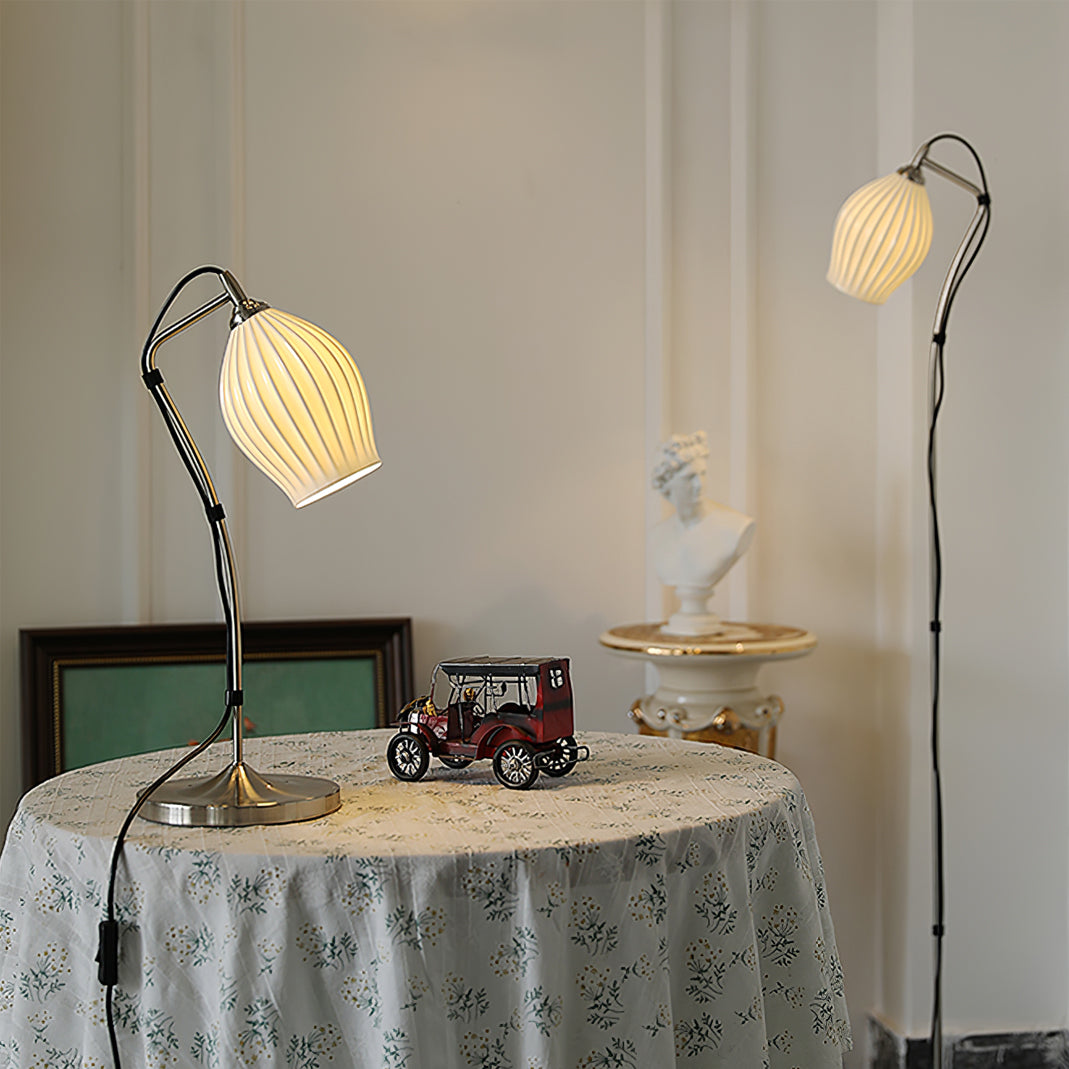 SculpturaLite – Ceramic Table Lamp with Ribbed Structure