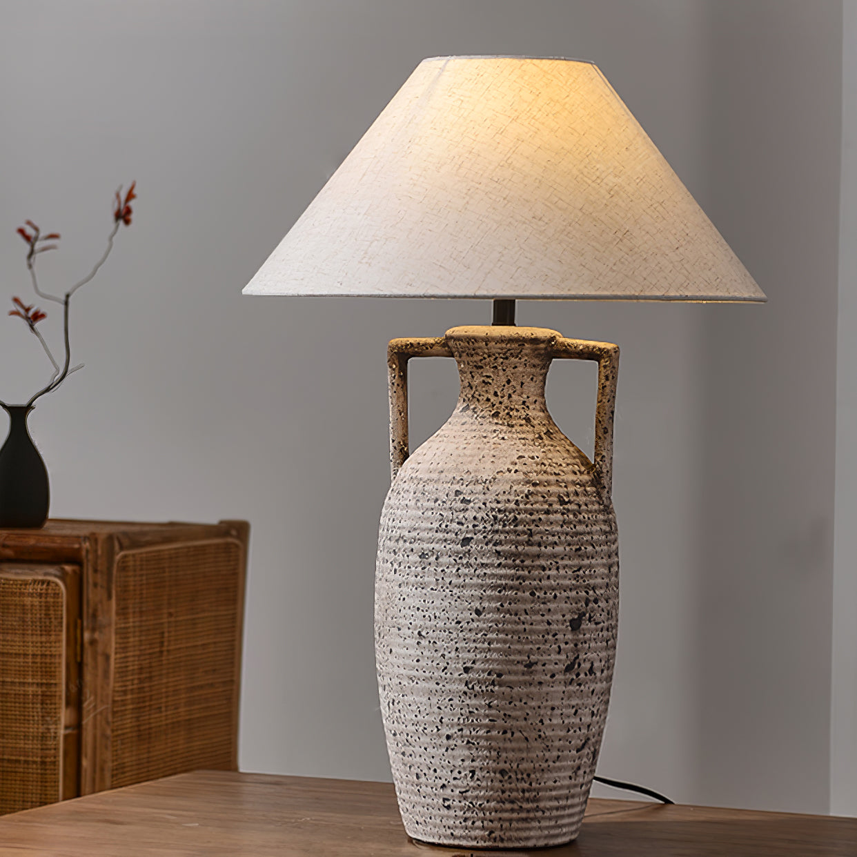 Prikket keramisk bordlampe