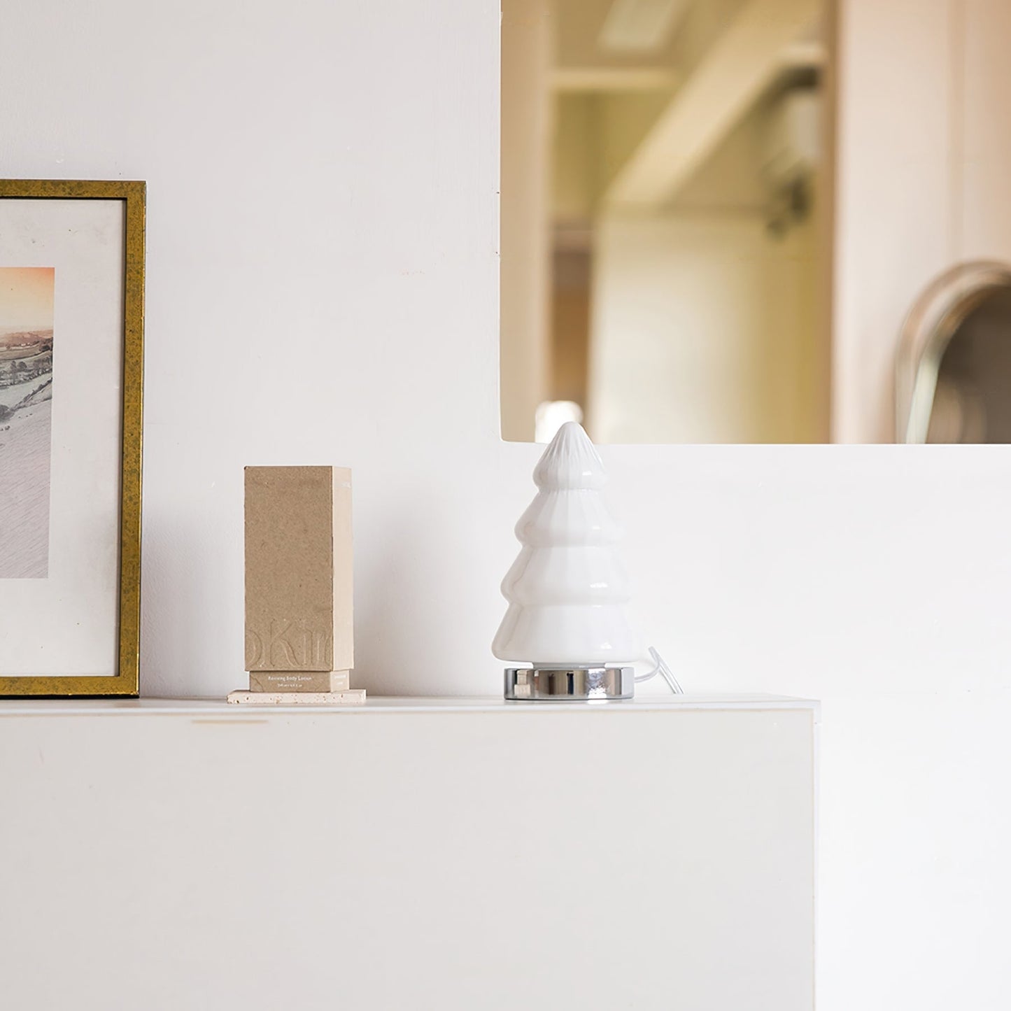 FrostTwig – Elegant bordlampe i træstruktur