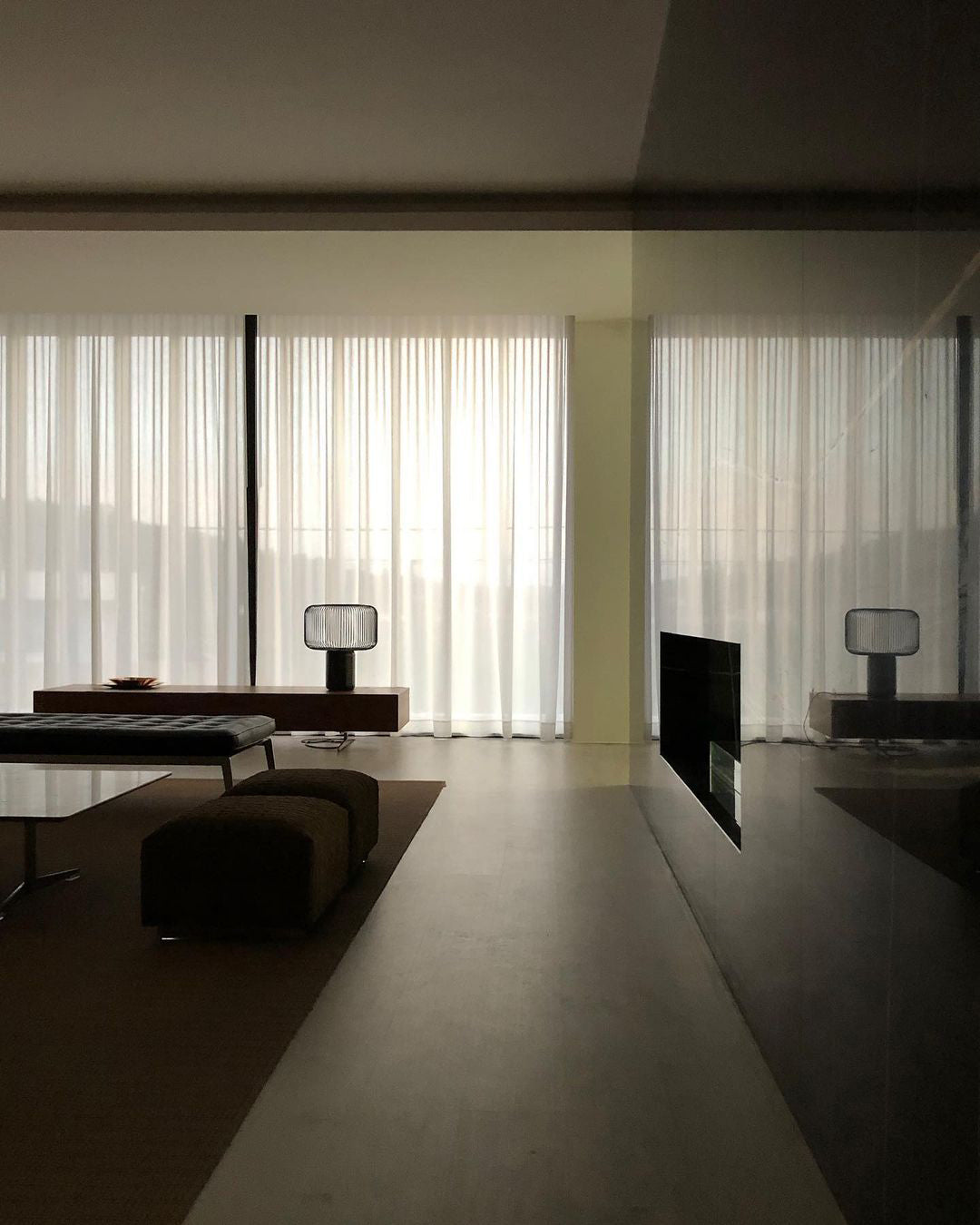 LuxeKeshi - Table Lamp with Modern Base and Subtle Lighting