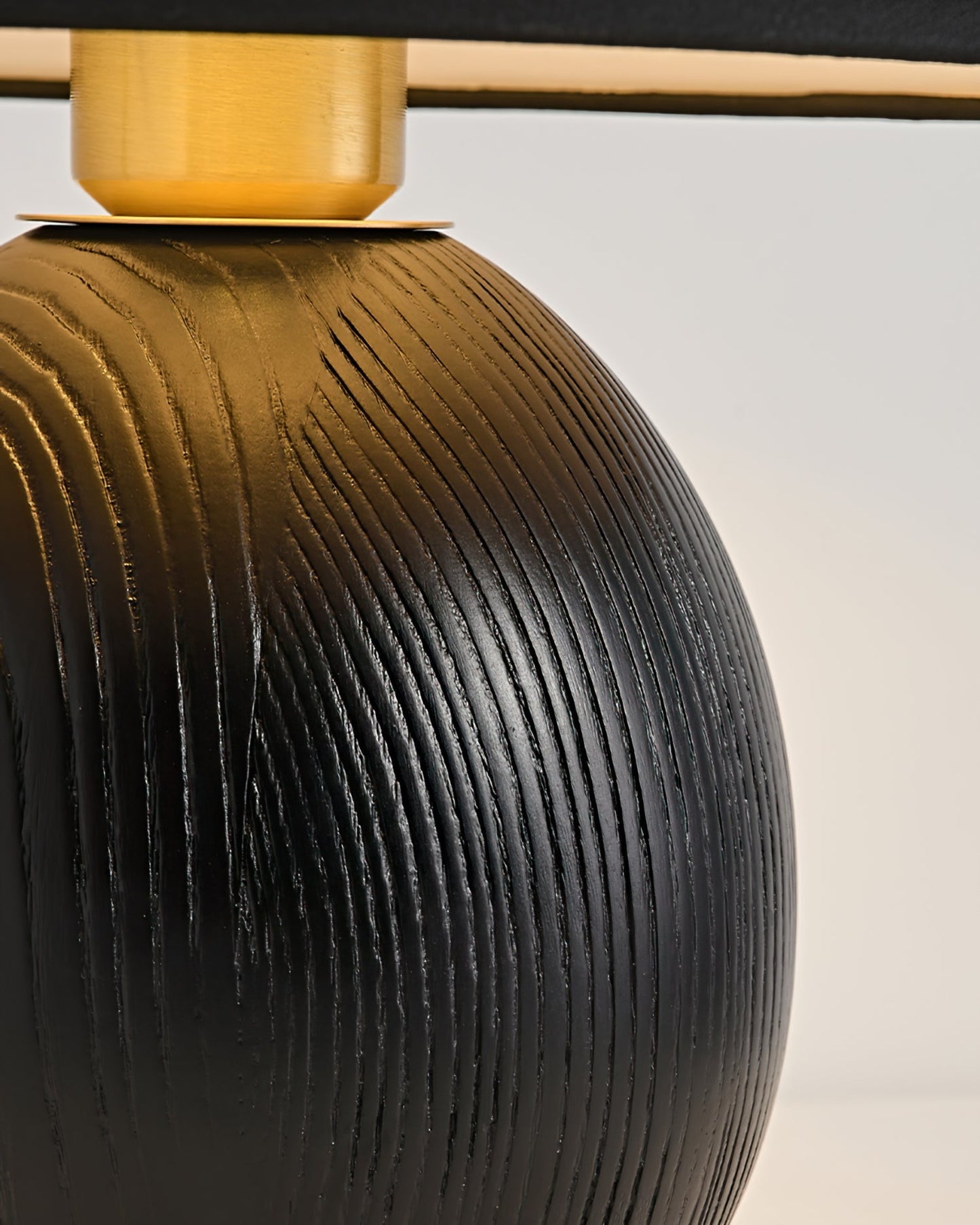 RusticShine - Lampe de table élégante en noyer et bois noir