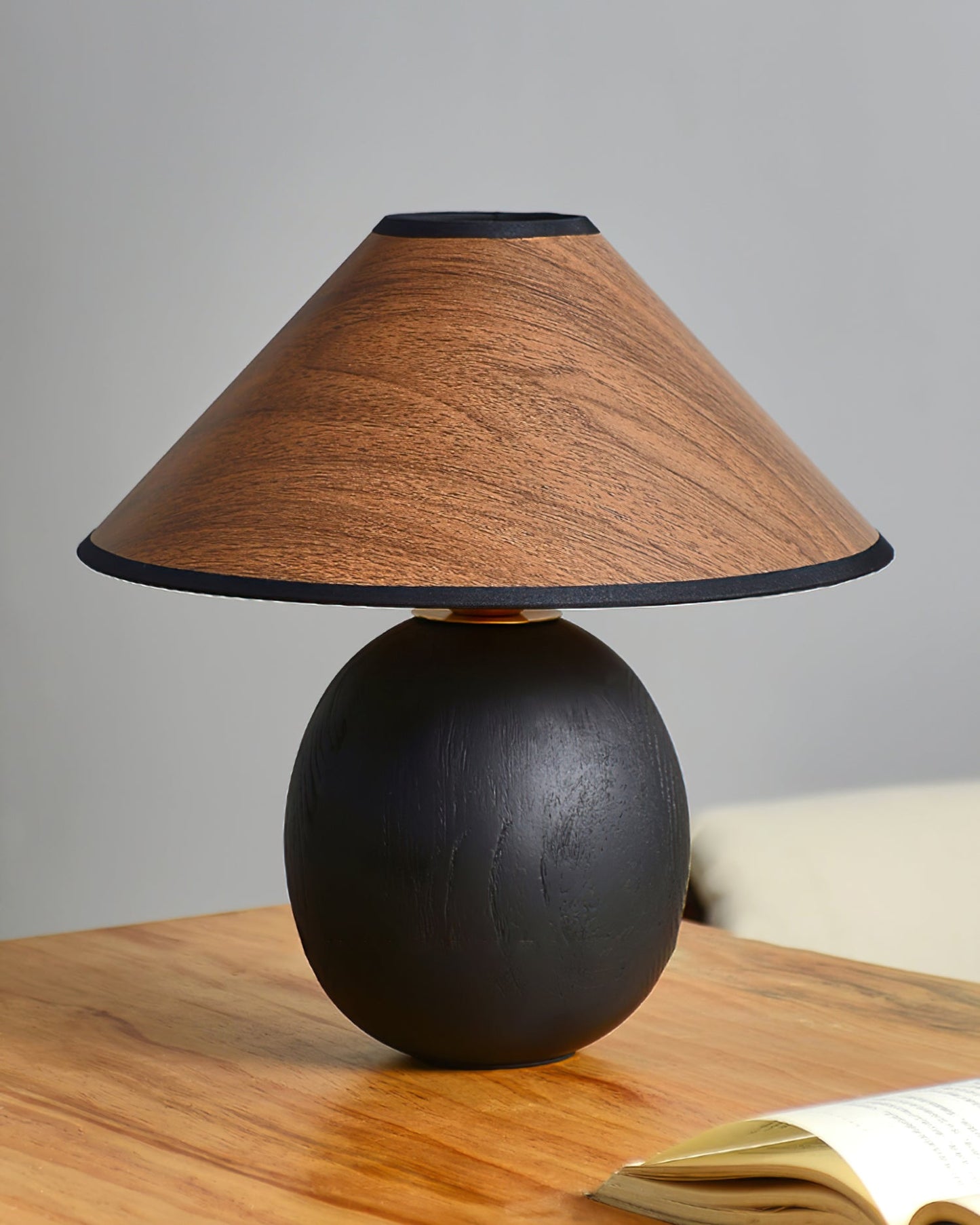 RusticShine - Lampe de table élégante en noyer et bois noir