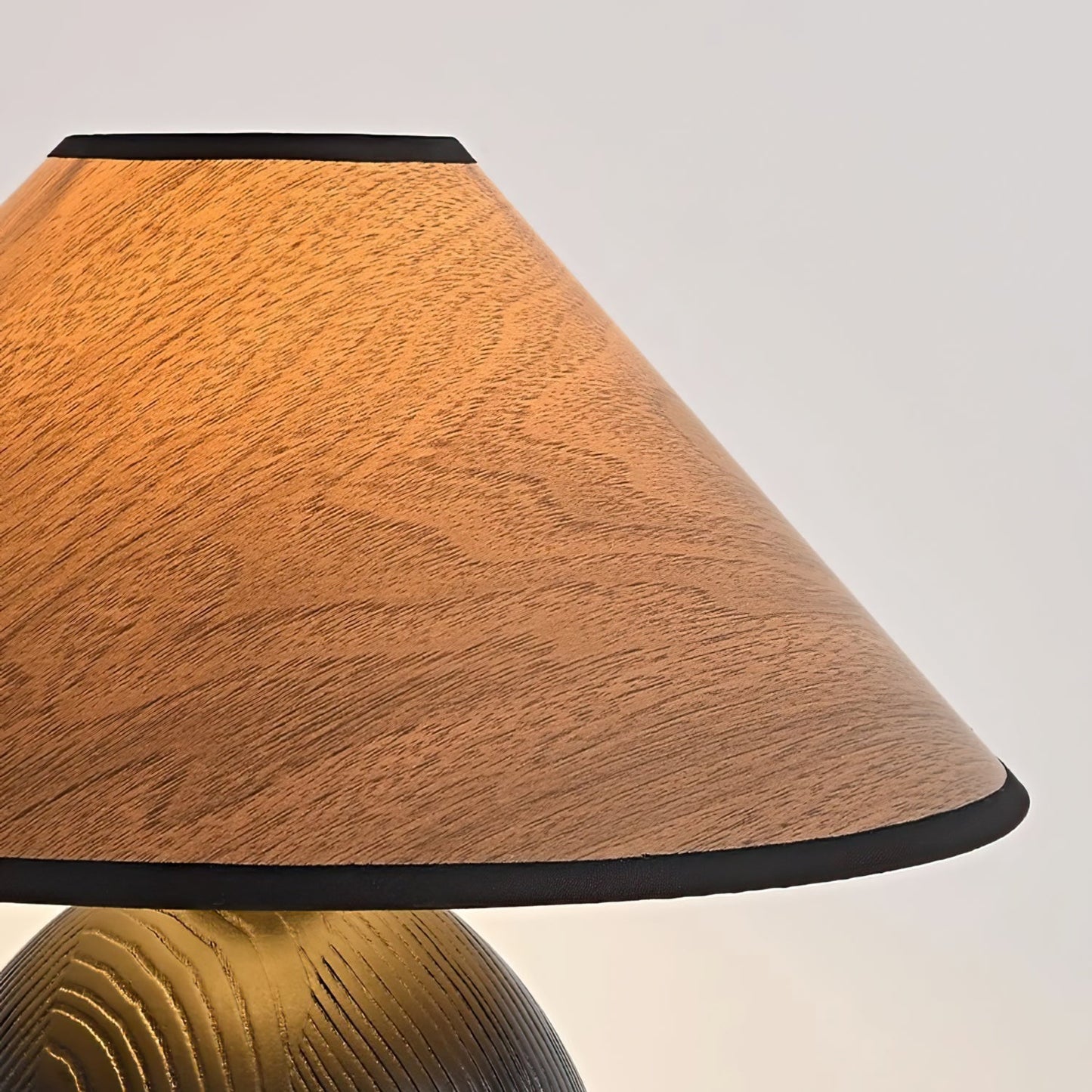 RusticShine - Lampe de table élégante en noyer et bois noir