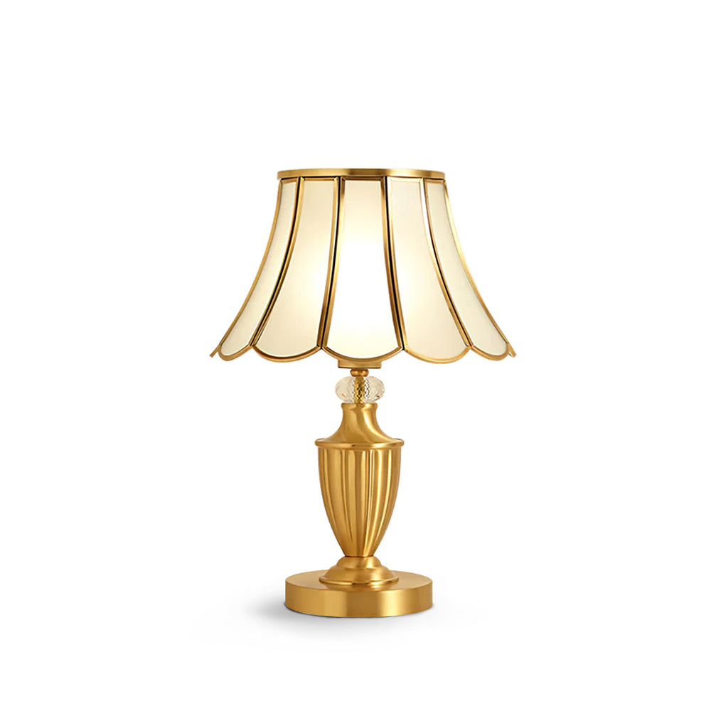 CrystalLux – Moderne bordlampe med guldskaft
