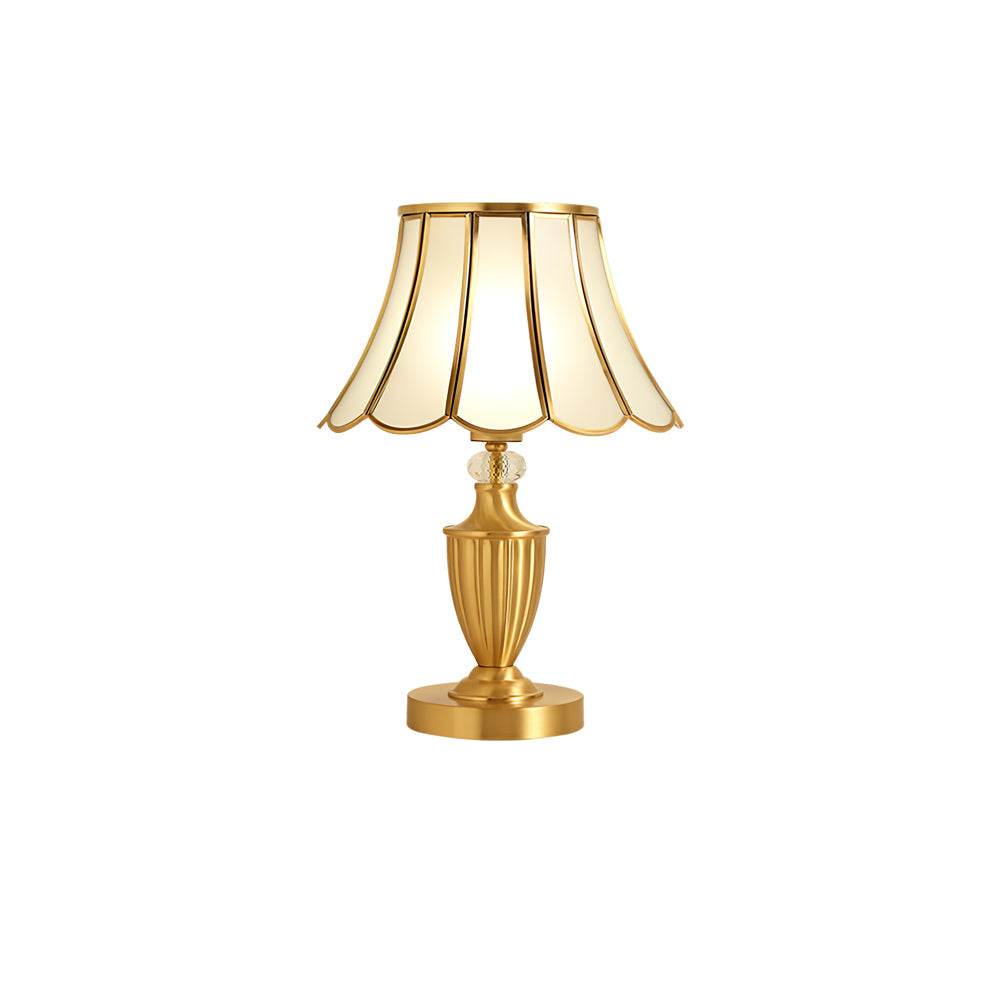 CrystalLux – Moderne bordlampe med guldskaft