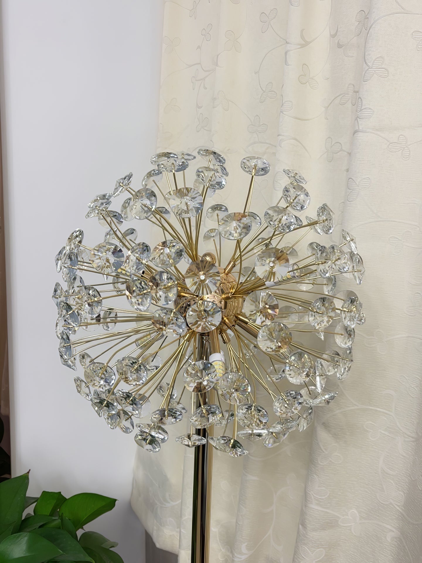 CrystalBloom - Bordlampe inspireret af mælkebøtte