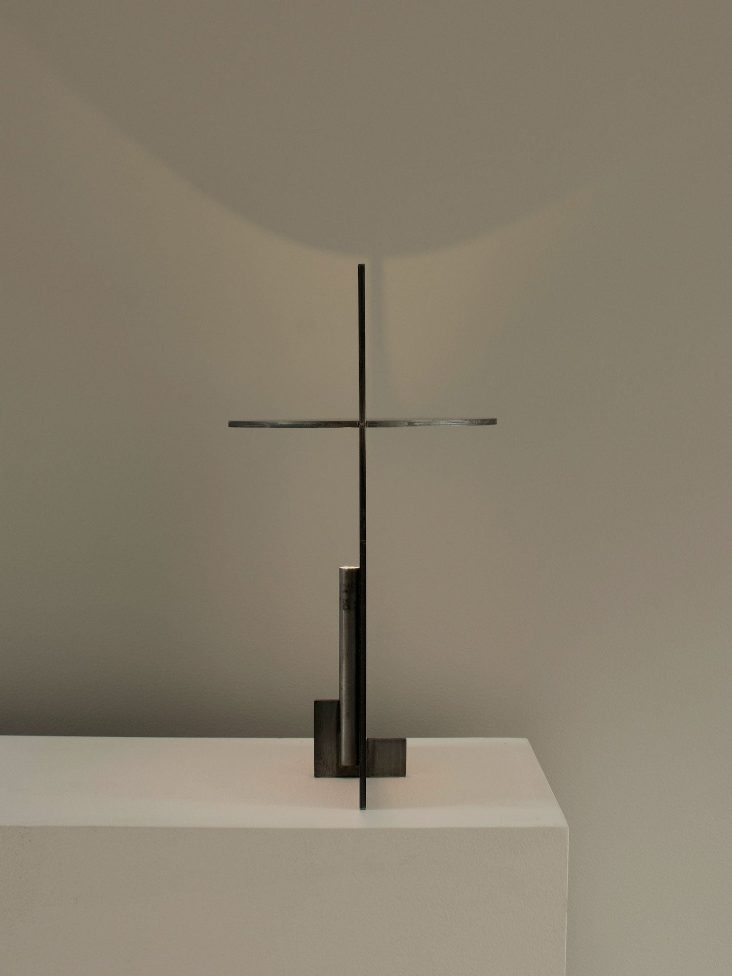 SleekShine - Minimalist Table Lamp with LED Lighting
