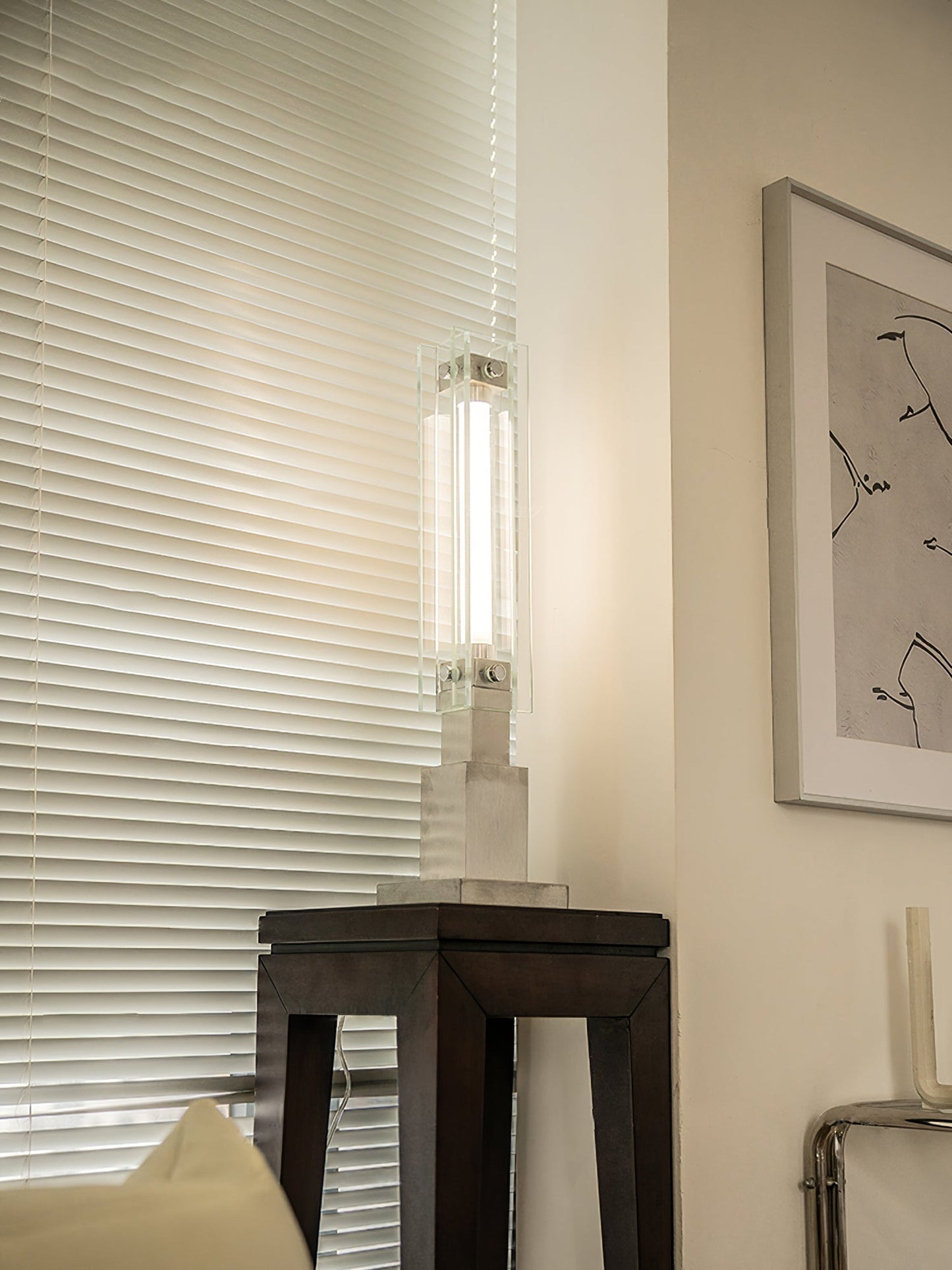 LampadaireGlow - Table Lamp with Refined Shape and Soft Glow