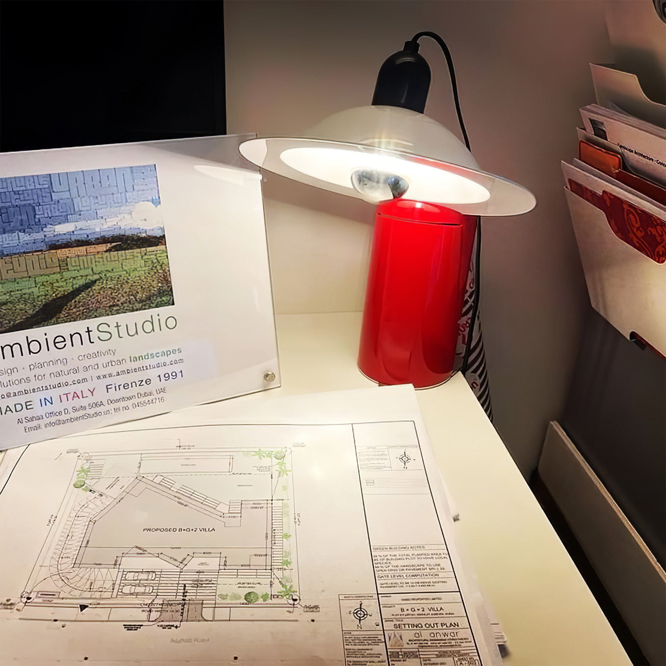 VersaLume – Lampe de table avec abat-jour réglable