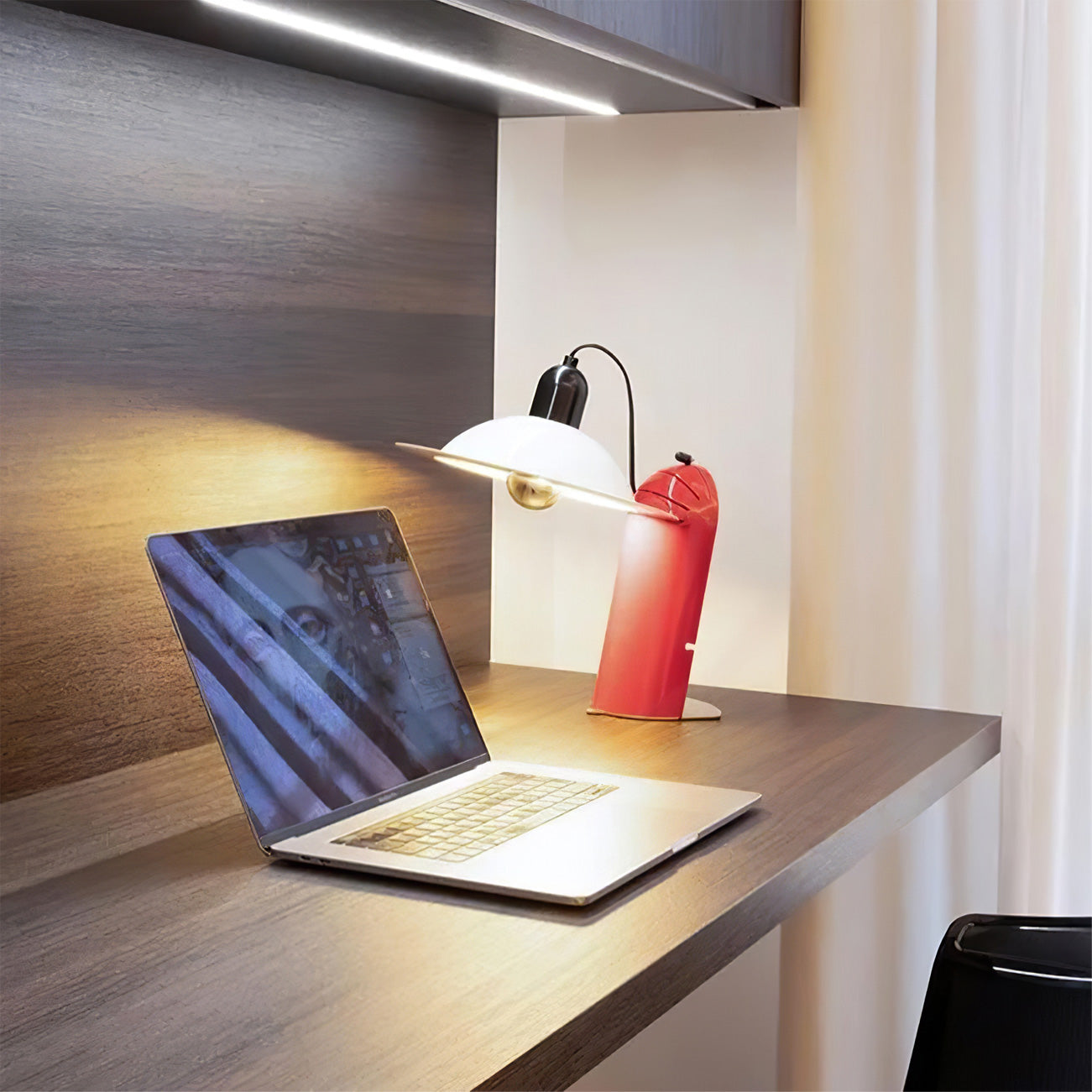 VersaLume – Lampe de table avec abat-jour réglable