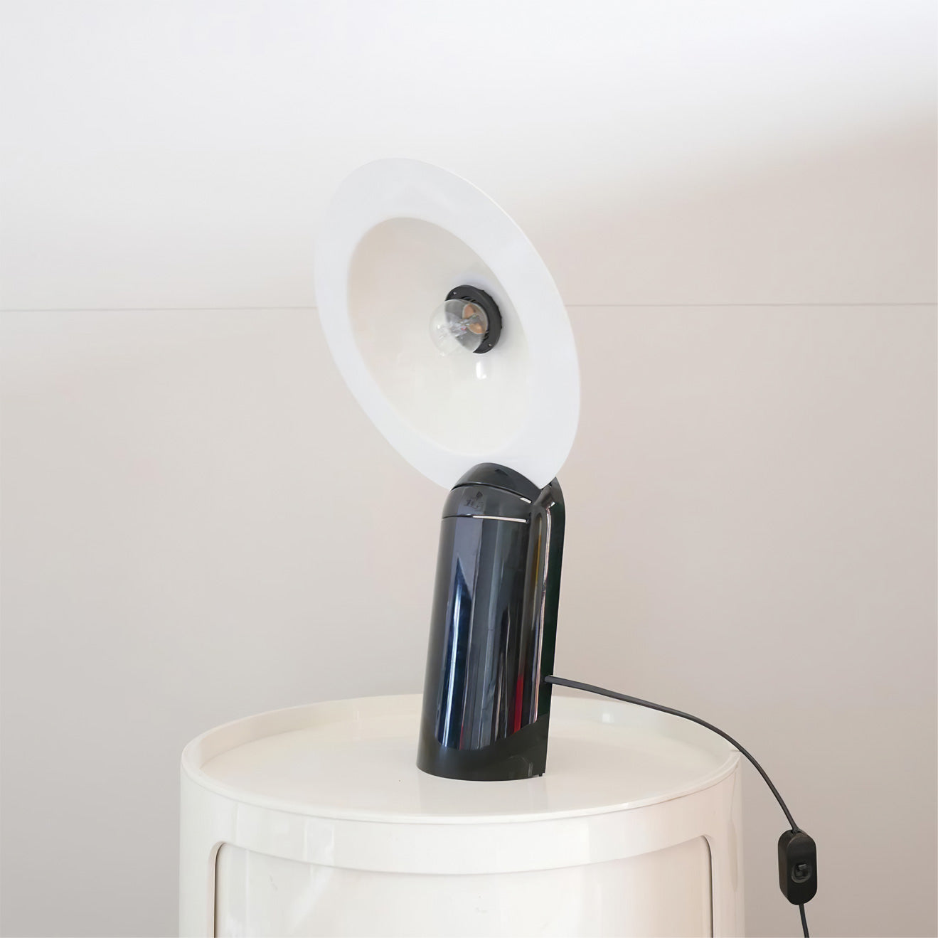 VersaLume – Lampe de table avec abat-jour réglable