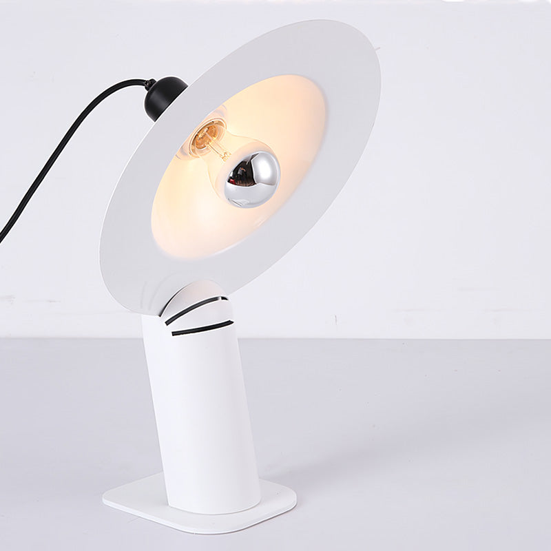 VersaLume – Lampe de table avec abat-jour réglable
