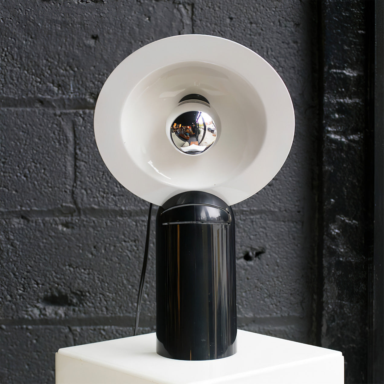 VersaLume – Lampe de table avec abat-jour réglable