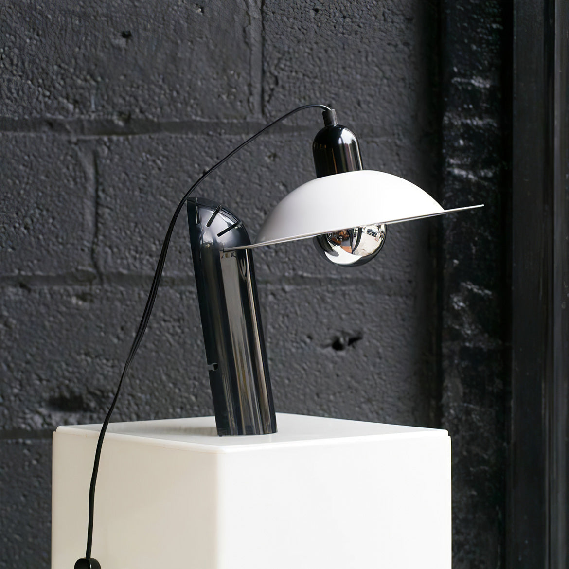 VersaLume – Lampe de table avec abat-jour réglable