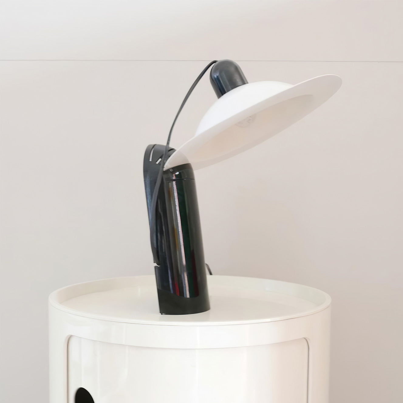 VersaLume – Lampe de table avec abat-jour réglable