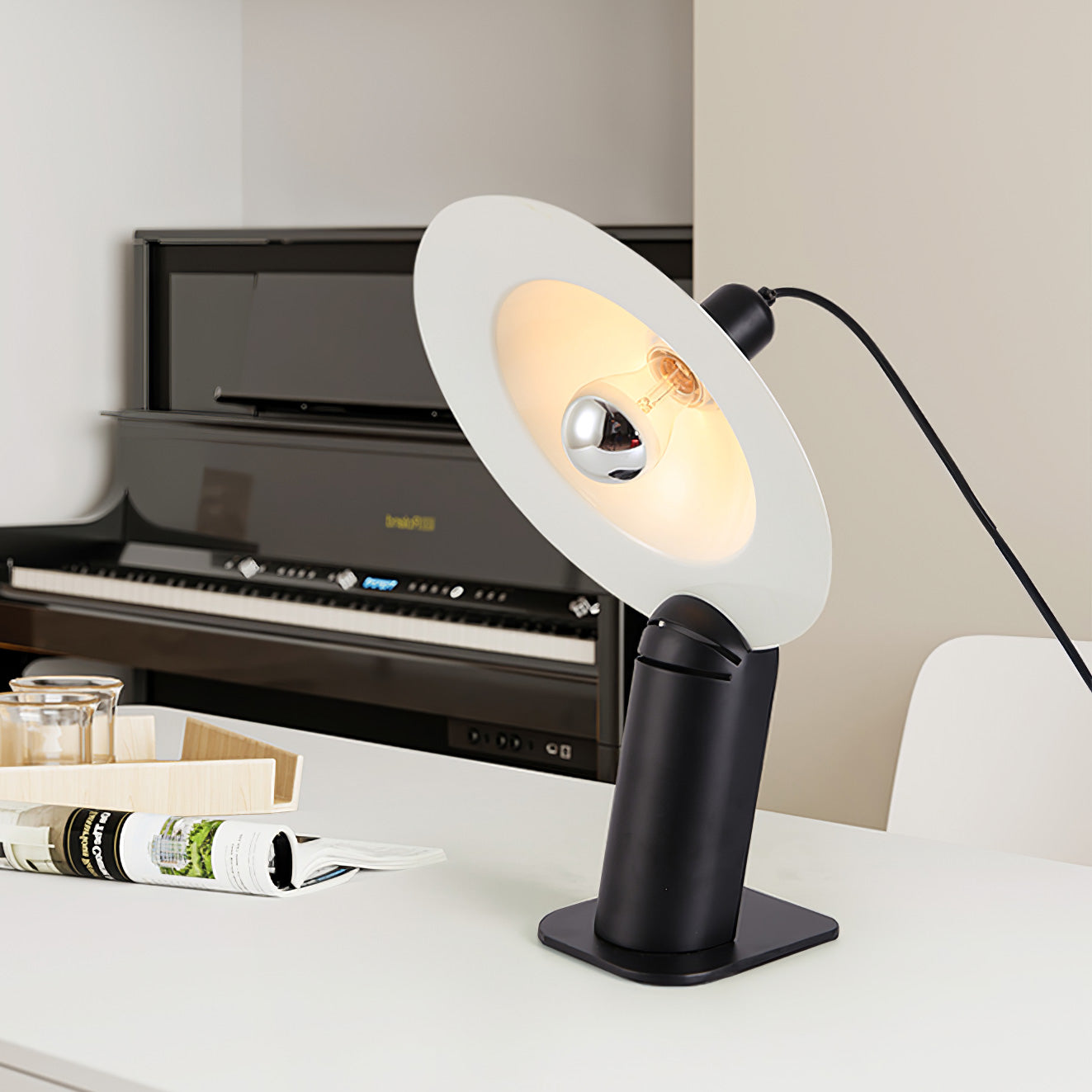 VersaLume – Lampe de table avec abat-jour réglable