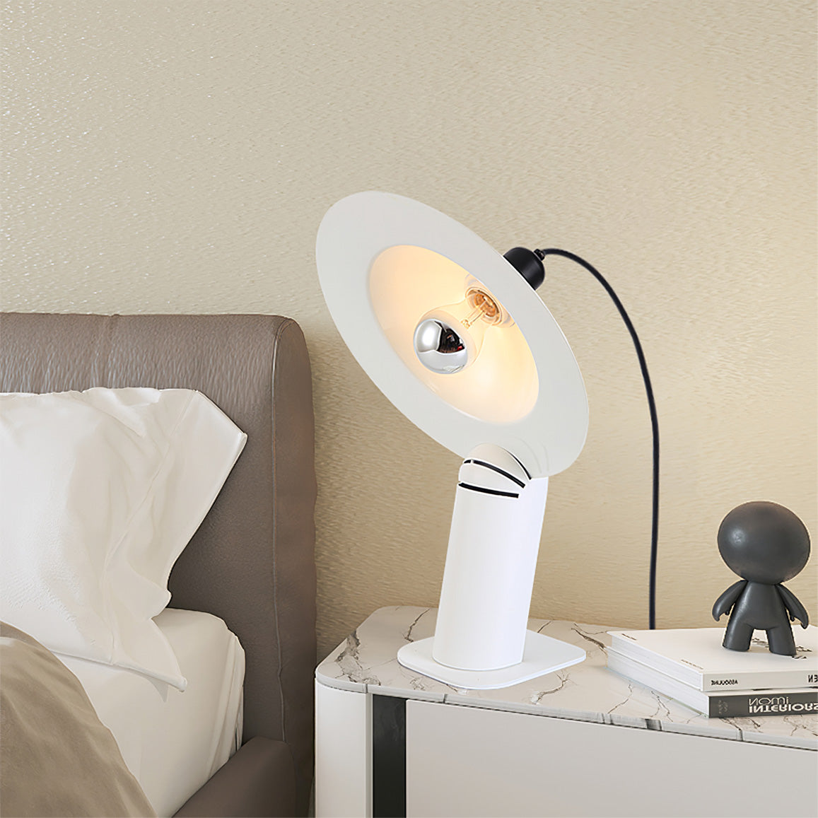 VersaLume – Lampe de table avec abat-jour réglable