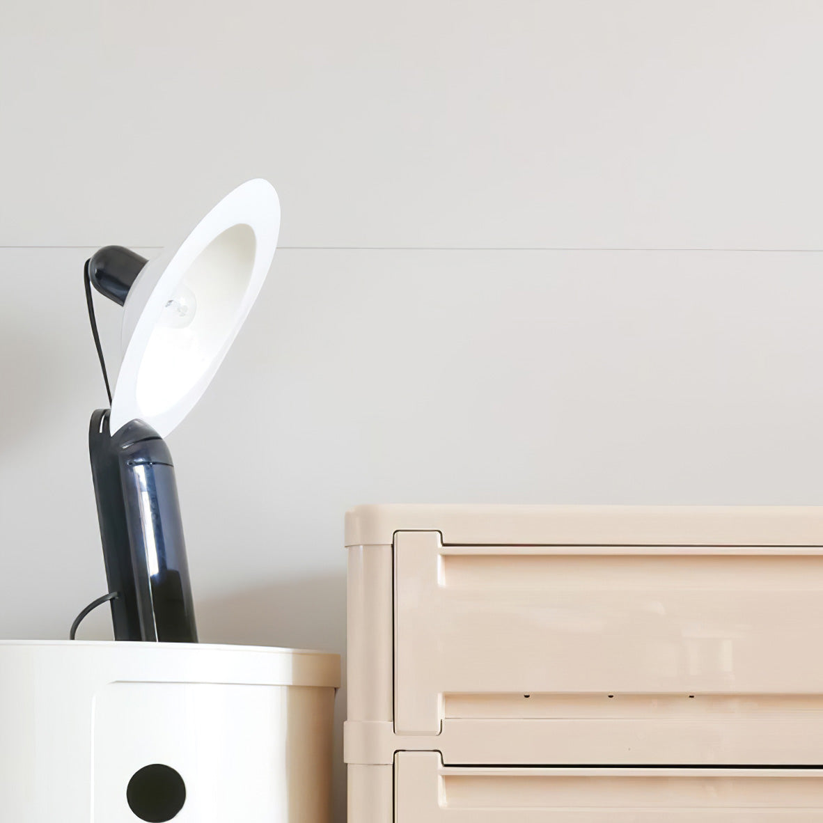 VersaLume – Lampe de table avec abat-jour réglable