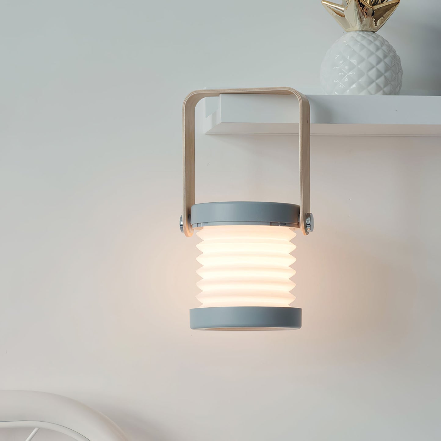 LanternLuxe - Portable Lantern Table Lamp with Cosy Glow and Elegant Design